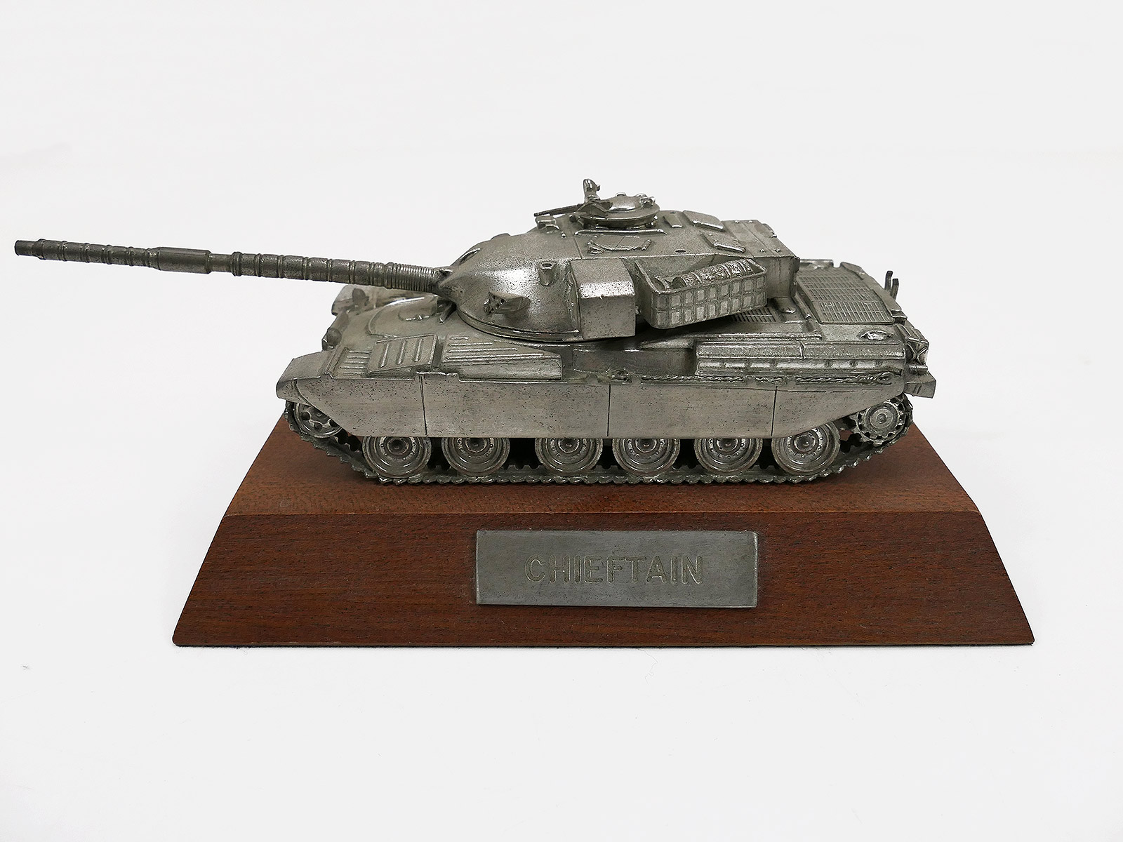 #3 Tank model metal on wooden desk top display case Buckingham Pewter Chieftain Tank