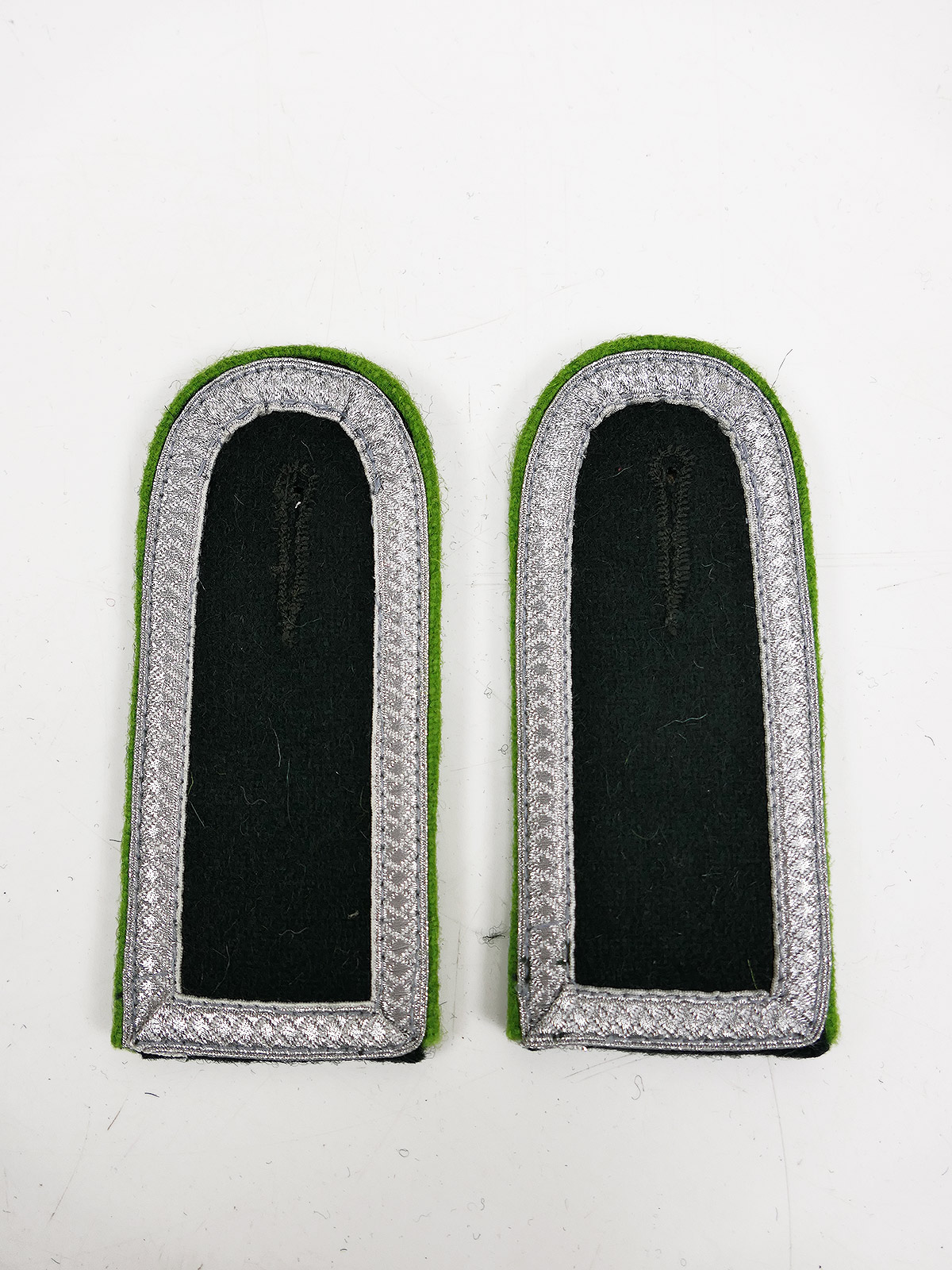 Wehrmacht M36 epaulettes: Sergeant’s arm patches for the Panzergrenadier field tunic M1936