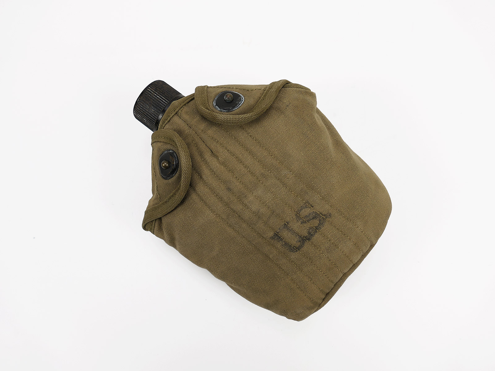 Original US Army WW2 canteen with mug and cover from Collection BATTLE WORN