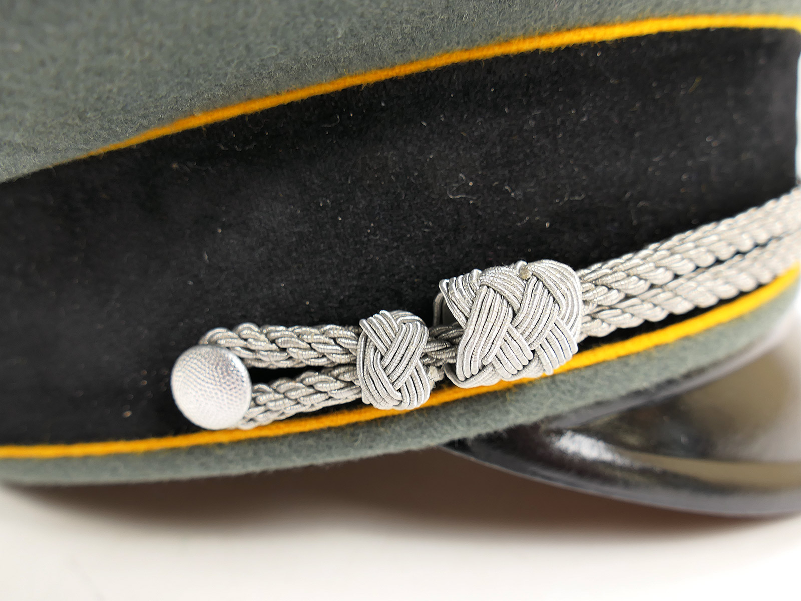 Waffen SS peaked cap, officer’s, cavalry, size 58 – top-quality museum-grade reproduction with metal detailing