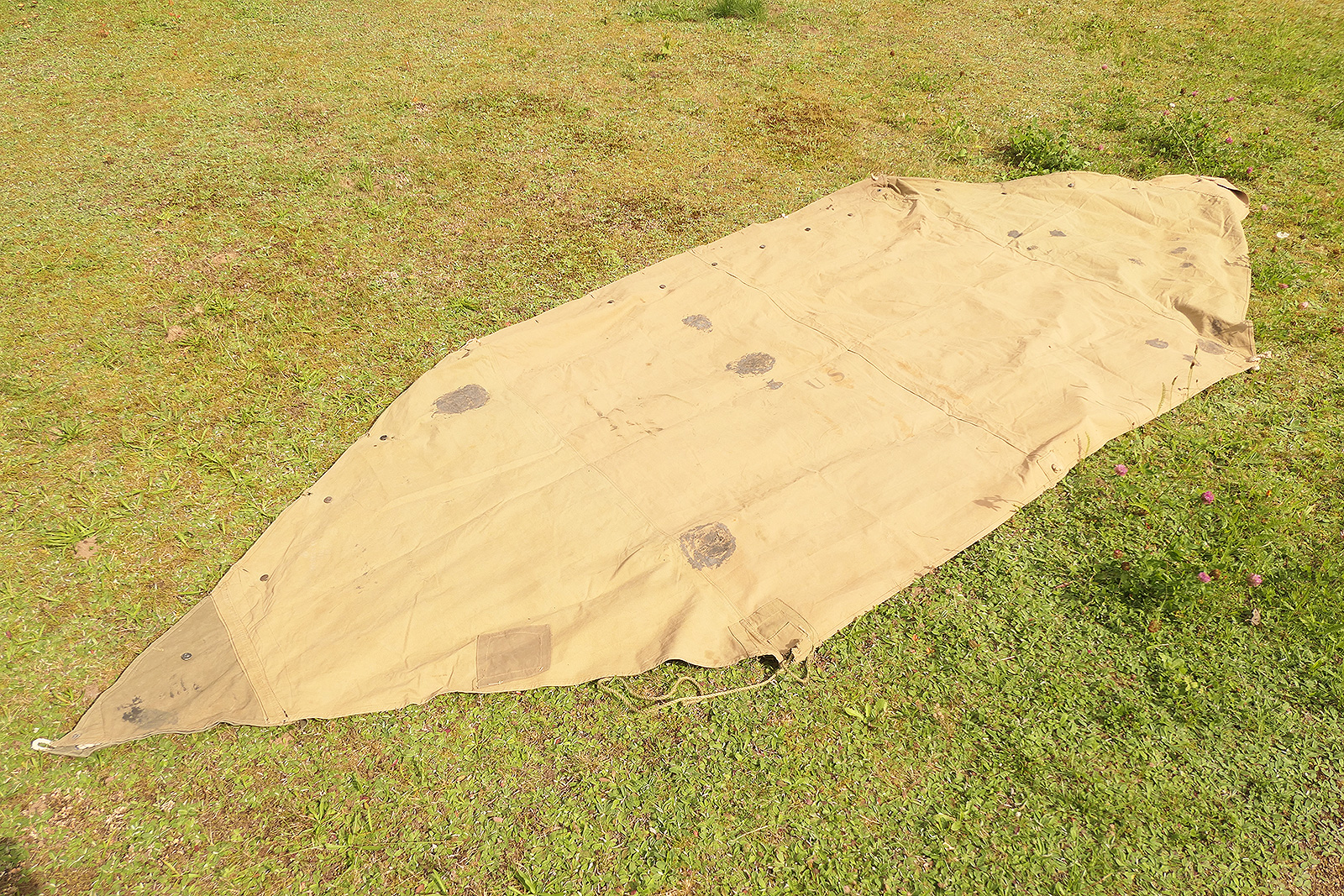 P1550494 US tent canvas shelter tent half 1944 - damaged
