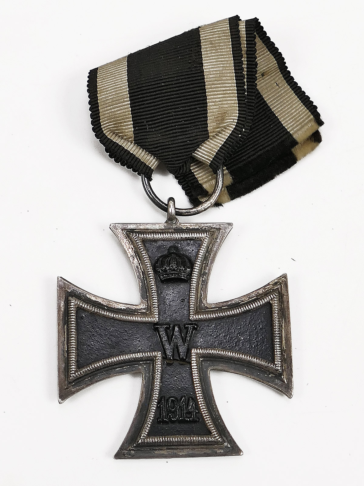 Original WWI Iron Cross 2nd Class 1914 / 1813 EK2 with manufacturer’s mark ‘KO Klein Oberstein’ on the ribbon
