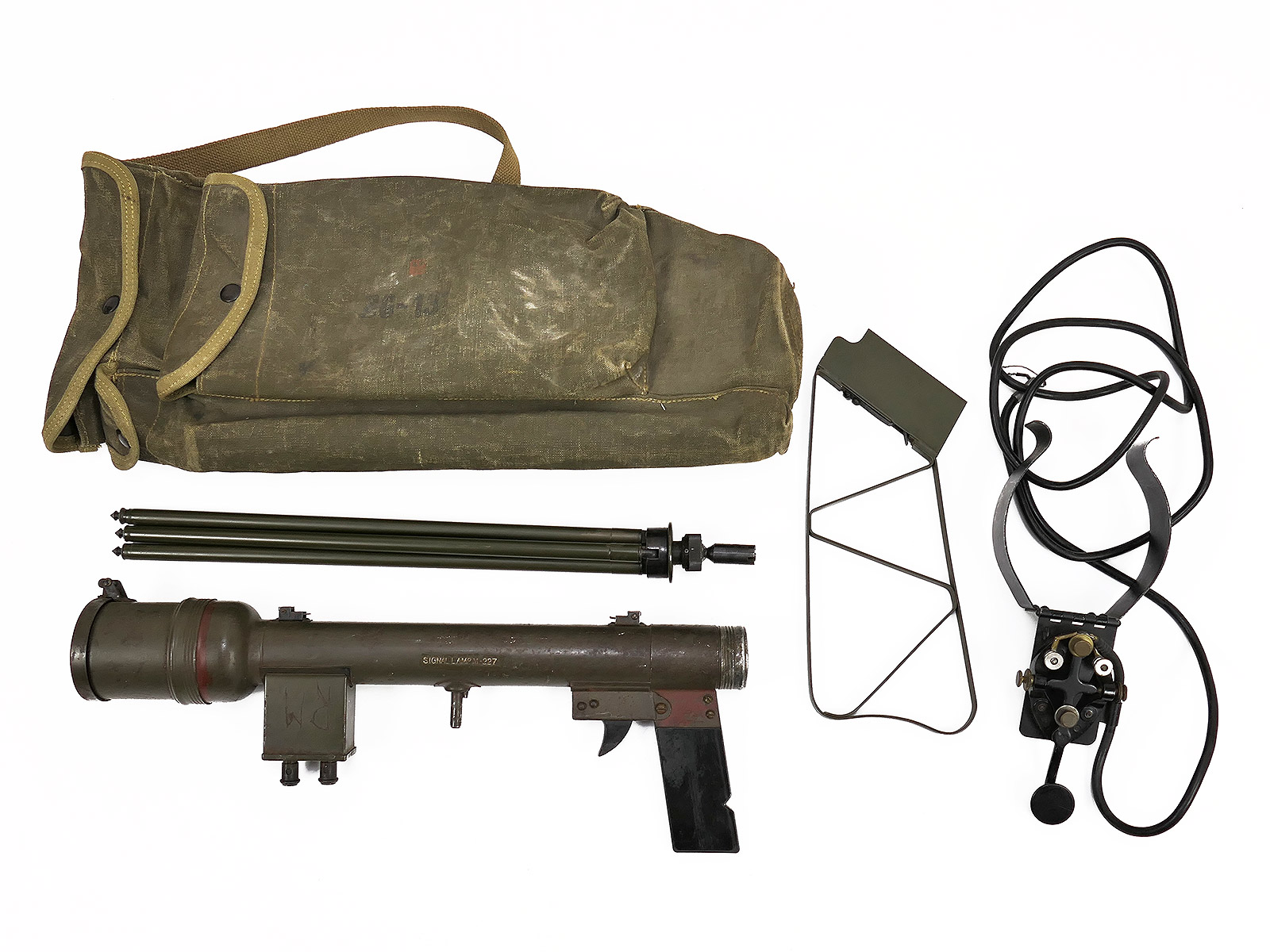 US WW2 Airborne / Pathfinder Kit M-227 Signal Lamp / Tripod & Bag for Signalling the Drop Zone – BATTLE WORN COLLECTION