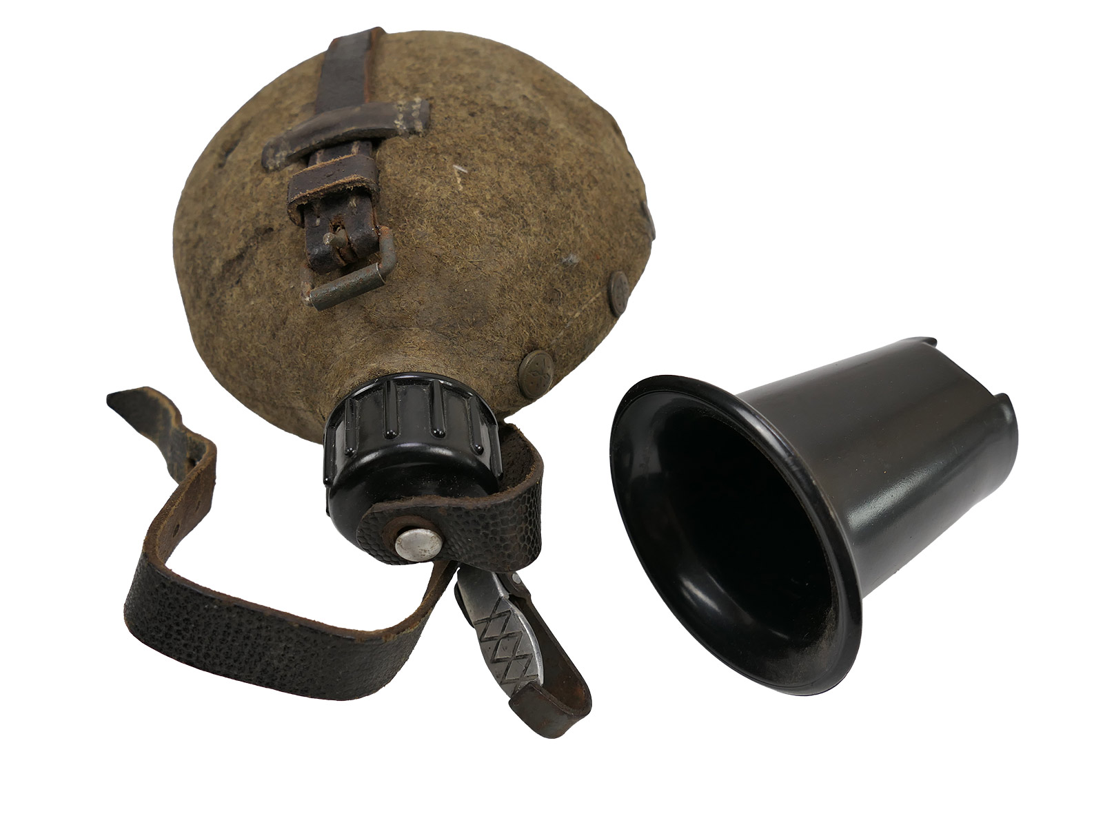 Wehrmacht MKK41 canteen with cup – COLLECTION BATTLE WORN