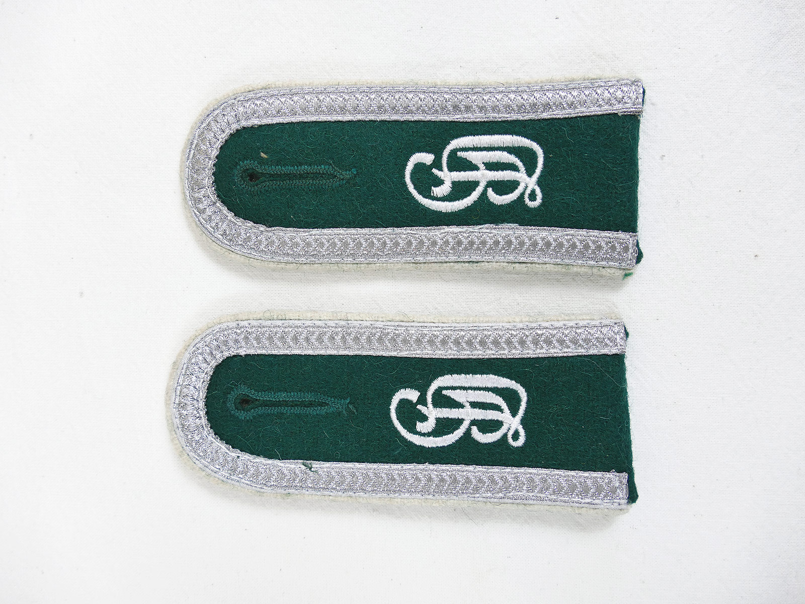 P1080328 Wehrmacht pair epaulettes Großdeutschland GD NCO for field blouse M36
