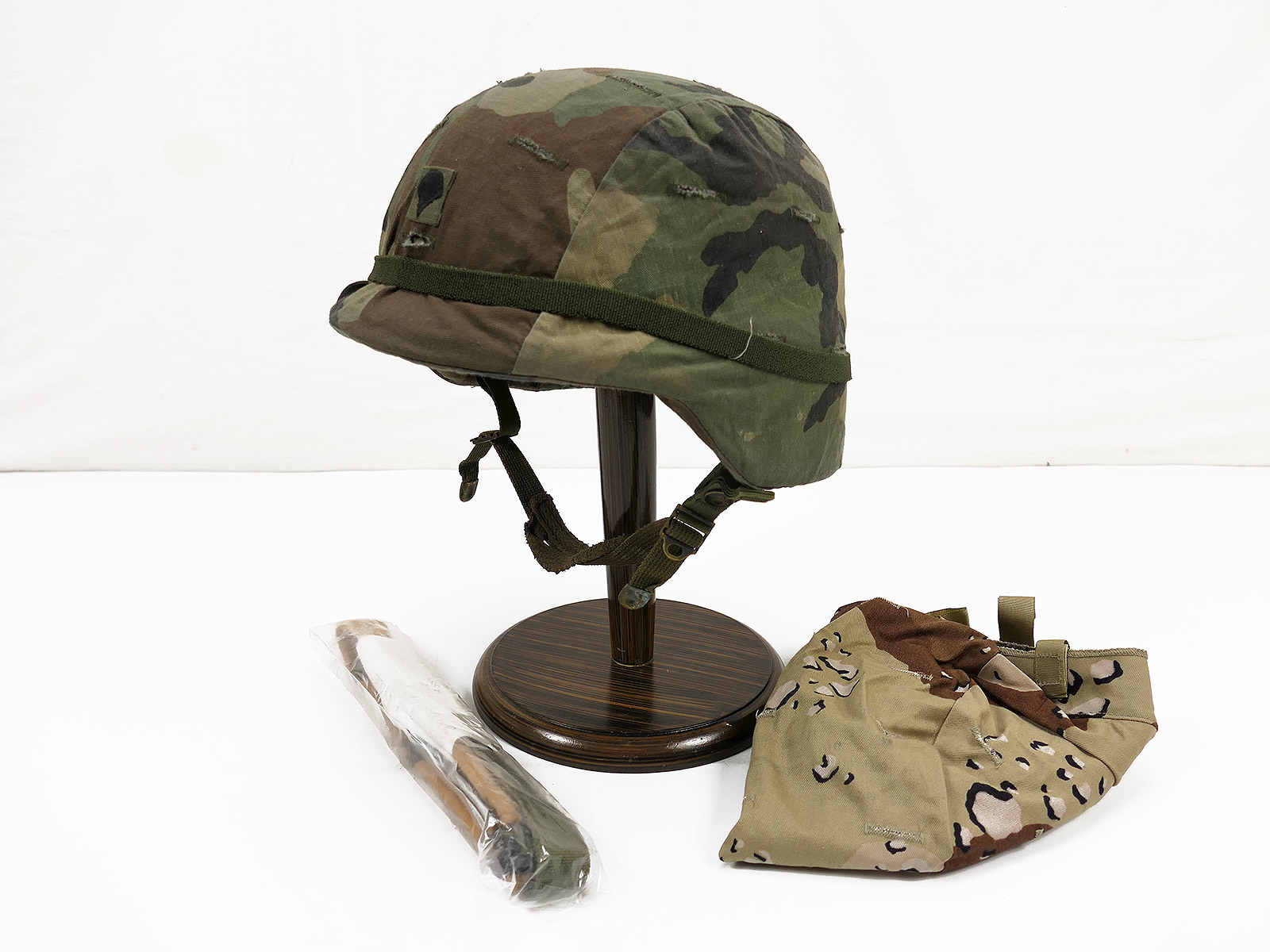 #64 US PASGT combat helmet Combat Helmet size Large with US Desert + Woodland helmet cover