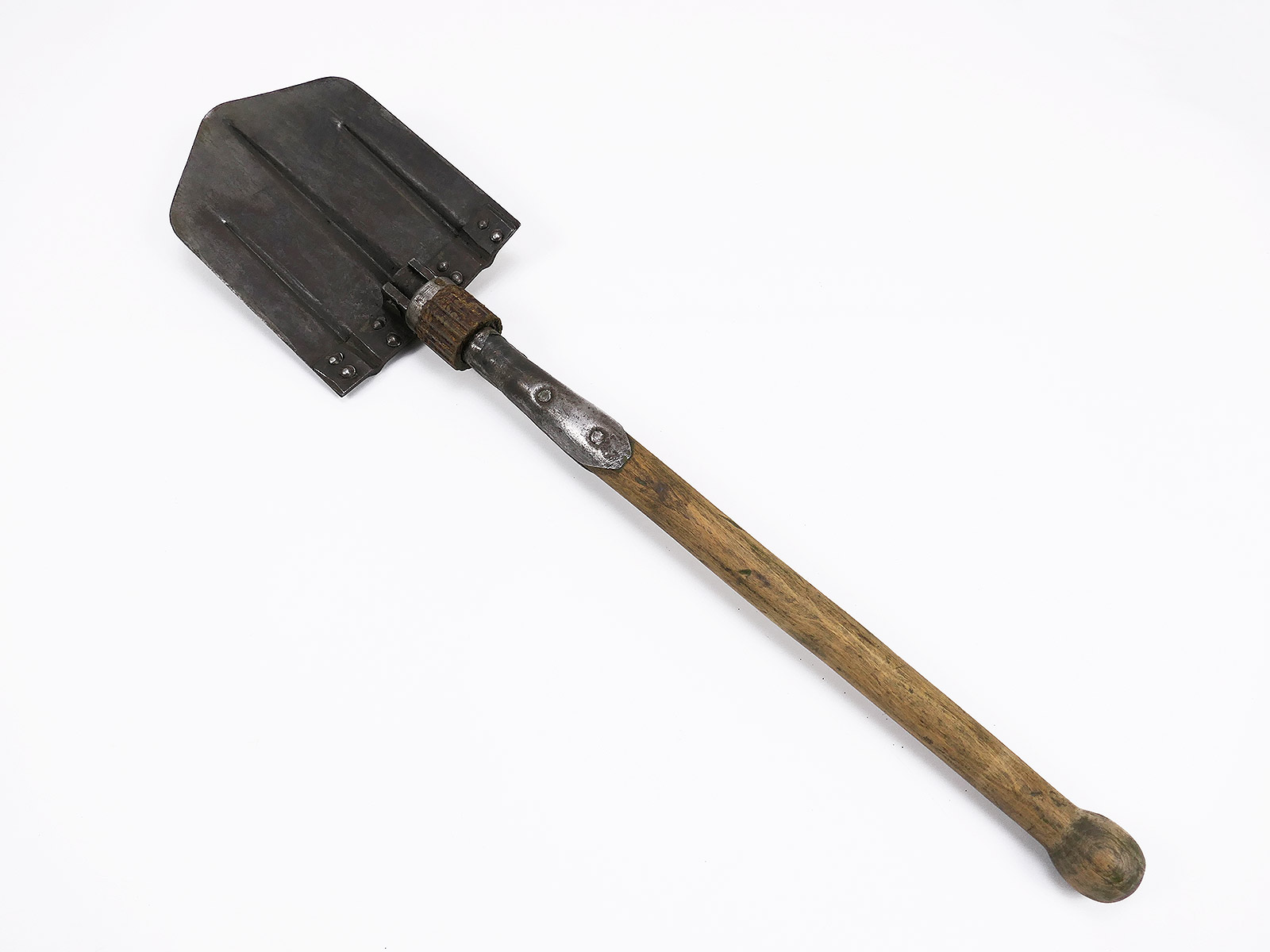 Original Wehrmacht WW2 folding spade manufacturer AGO entreching tool