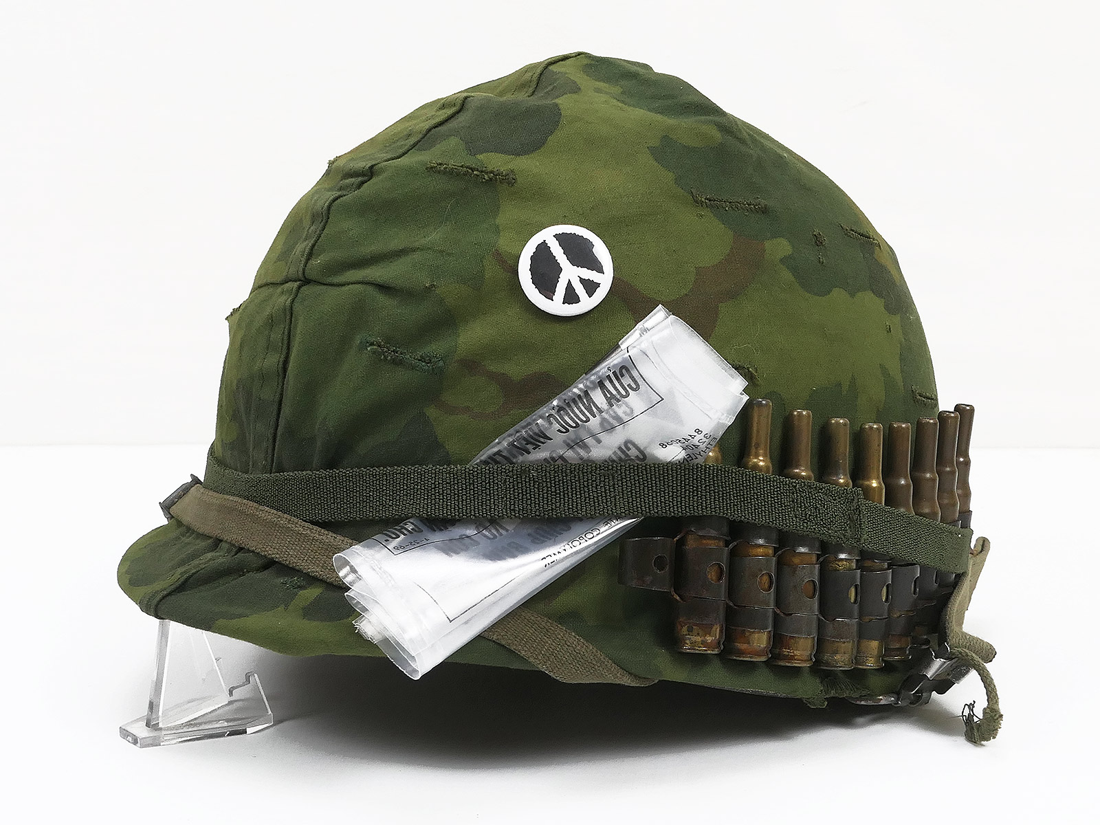 US ARMY M1 steel helmet Vietnam / Korea with original Mitchell helmet cover and accessories US ARMY M1 steel helmet Vietnam / Korea with original Mitchell helmet cover and accessories