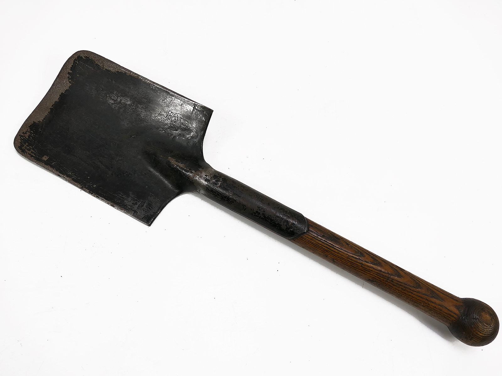 Antique infantry spade with hallmark, in a leather pouch / spade pouch – COLLECTION