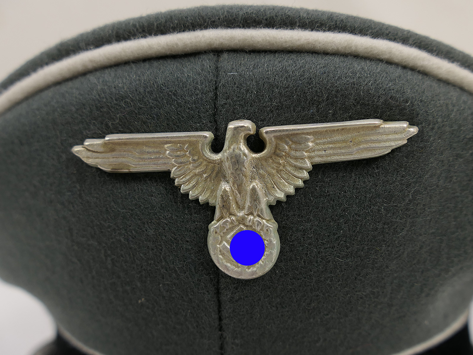 Waffen SS peaked cap, officer’s, size 58 – top-quality museum-grade reproduction with metal detailing