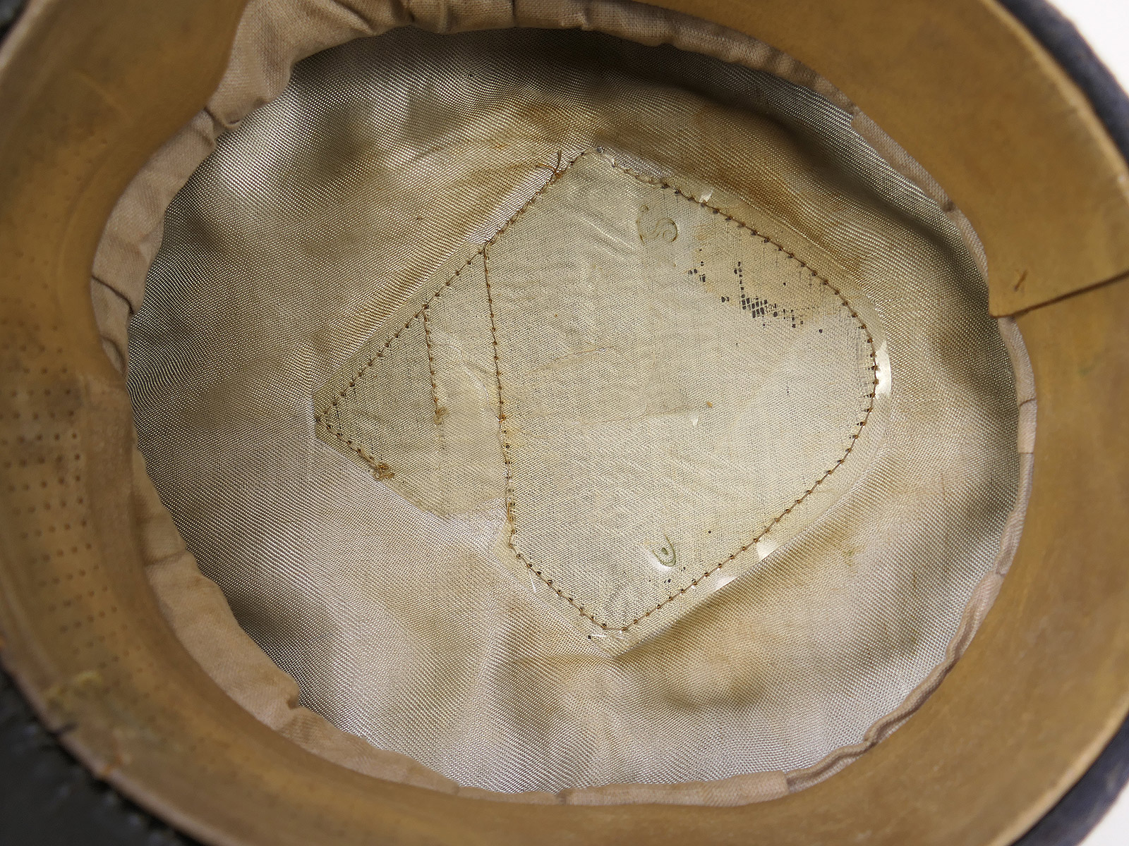 Original LUFTWAFFEN officer’s peaked cap with hand-embroidered details – COLLECTION