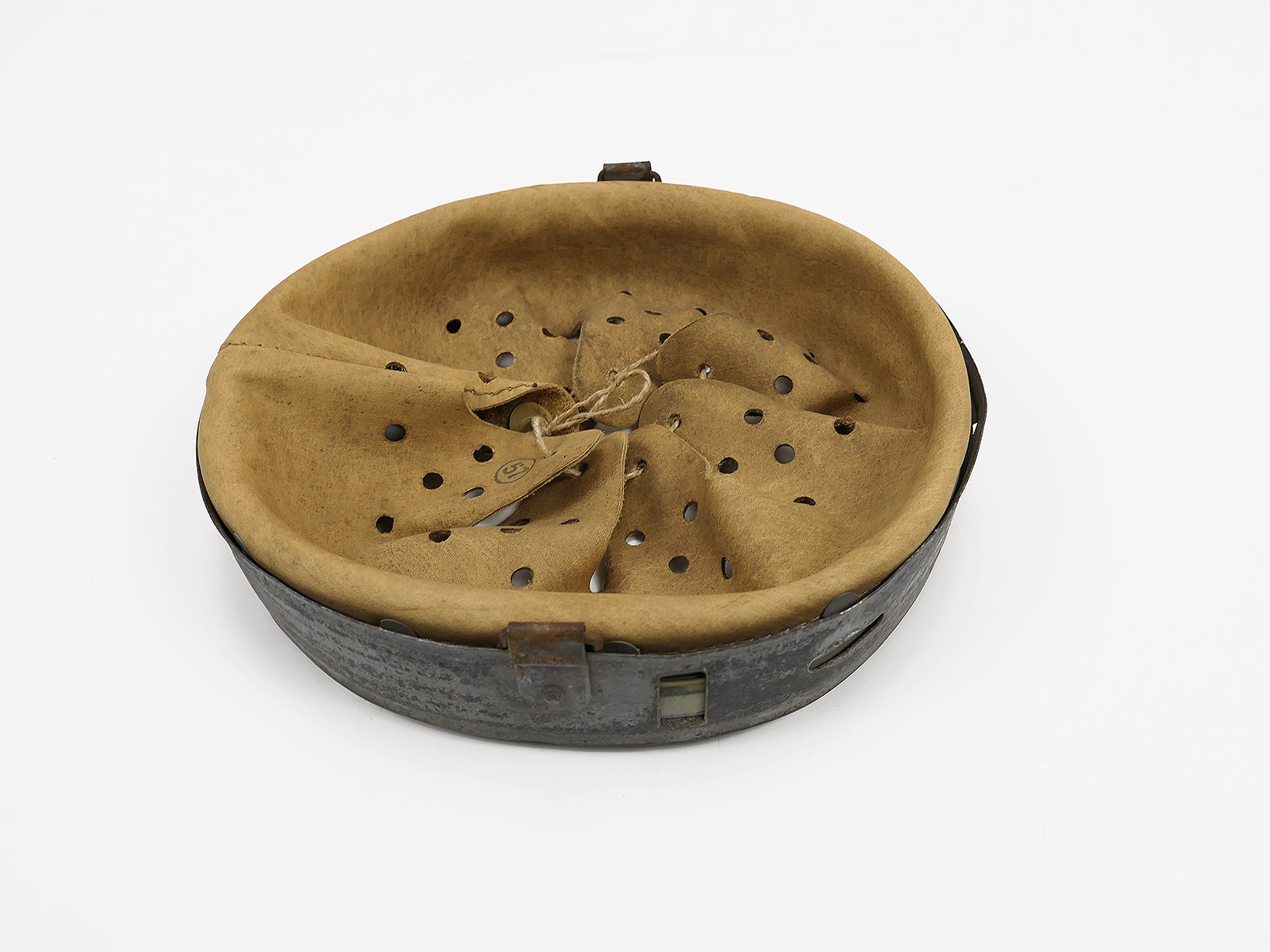 #186/ Wehrmacht steel helmet lining ANTIK M35 M40 M42 (56/64)