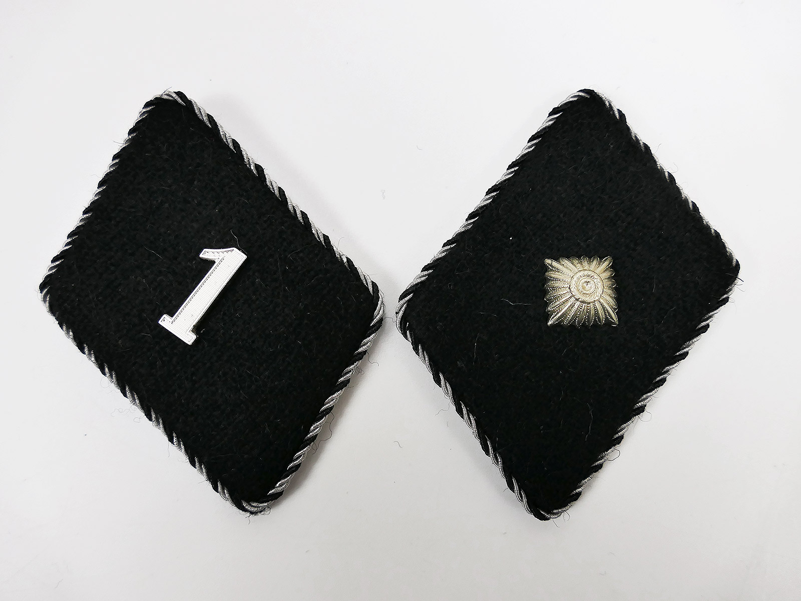 General SS rank insignia / collar patch 1st SS Standarte Munich from 1933 Scharführer