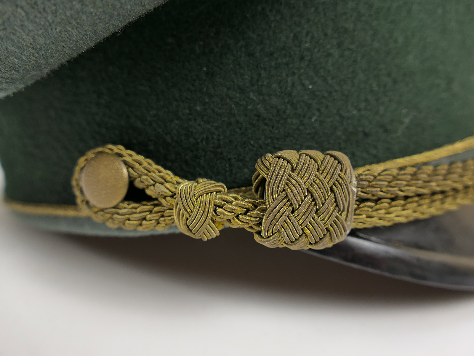 Antique Wehrmacht General’s peaked cap, size 58, with excellent patina – COLLECTION BATTLE WORN