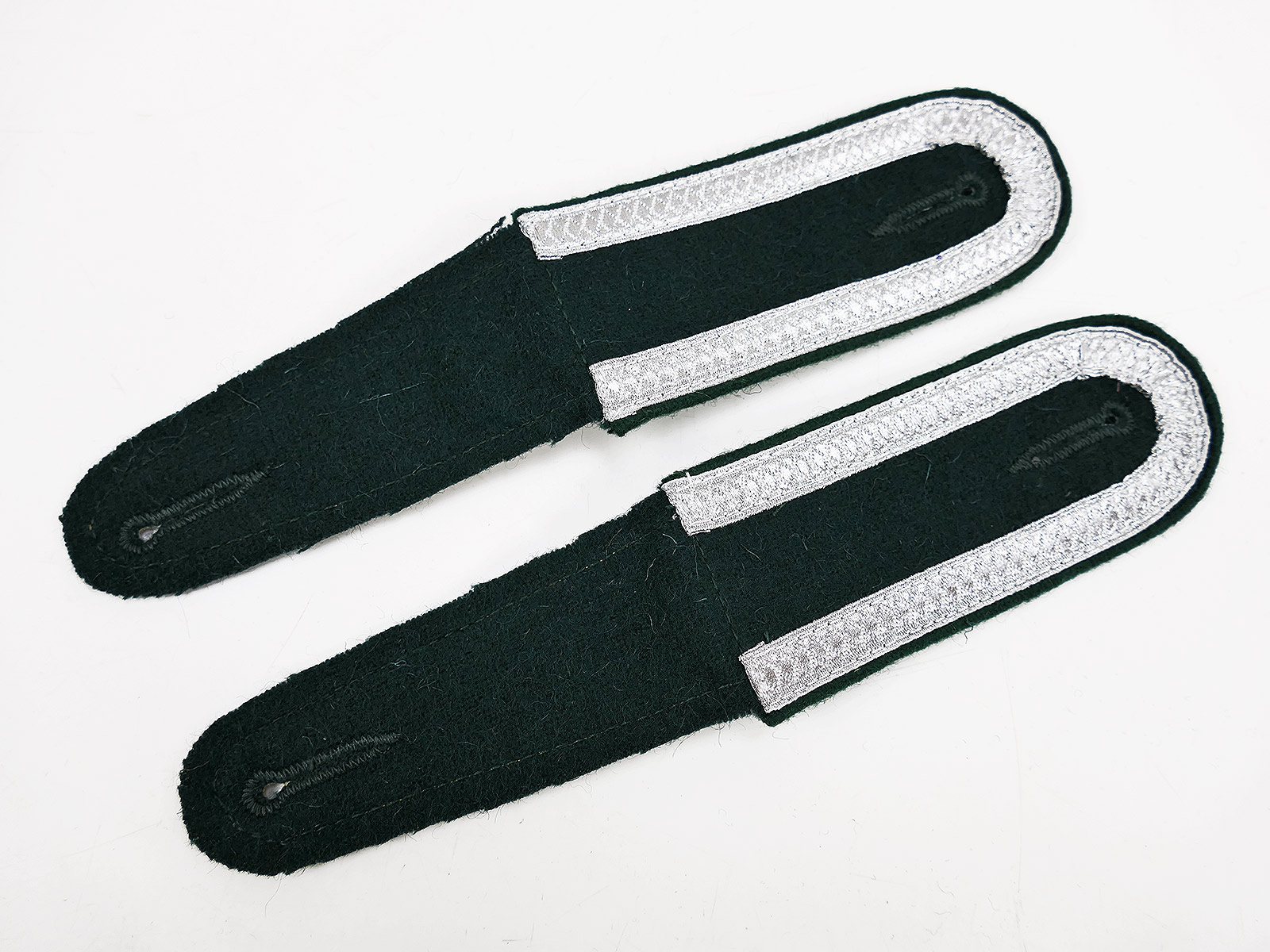 Wehrmacht M36 epaulettes for non-commissioned officers of the Mountain Infantry, for the M1936 field tunic