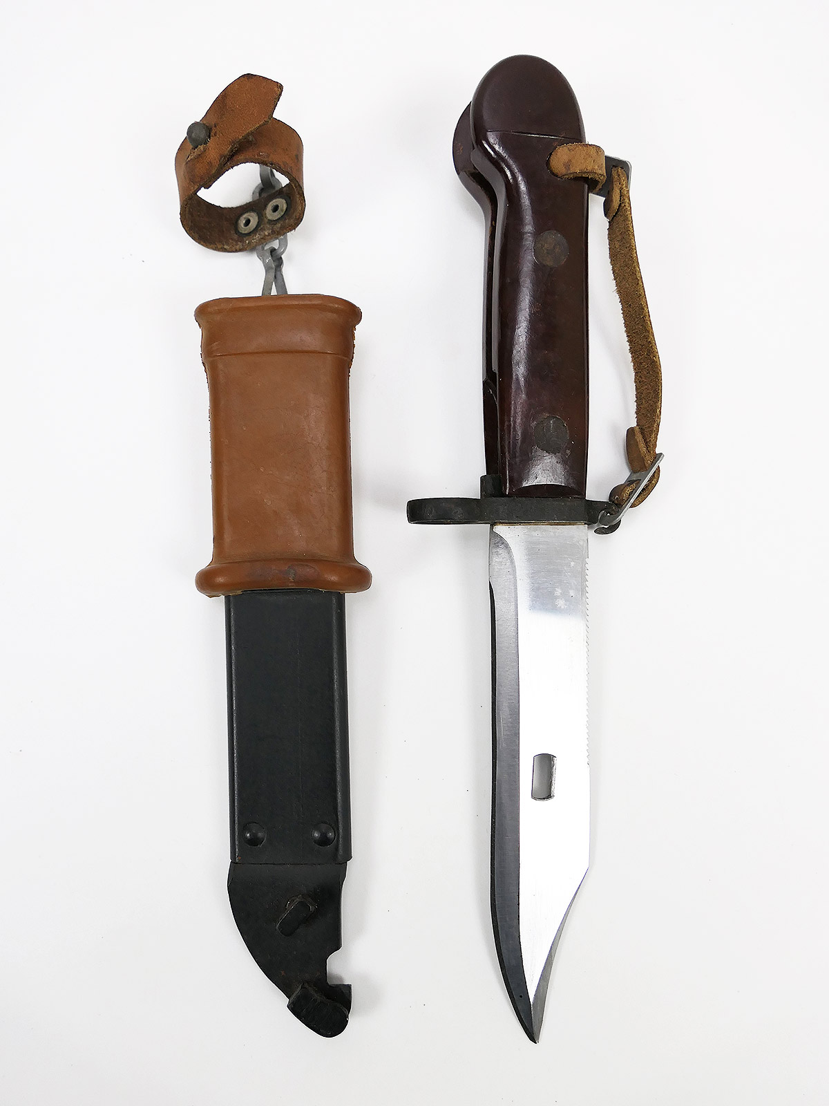 Bulgaria AK-74 sidearm / bayonet Kalashnikov wire cutters rubber protection depot goods