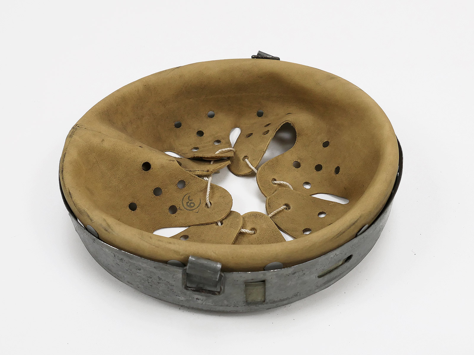 P1681376 #176/ Wehrmacht steel helmet lining ANTIK interior M35 M40 M42 (59/66) D.R.P. 1943