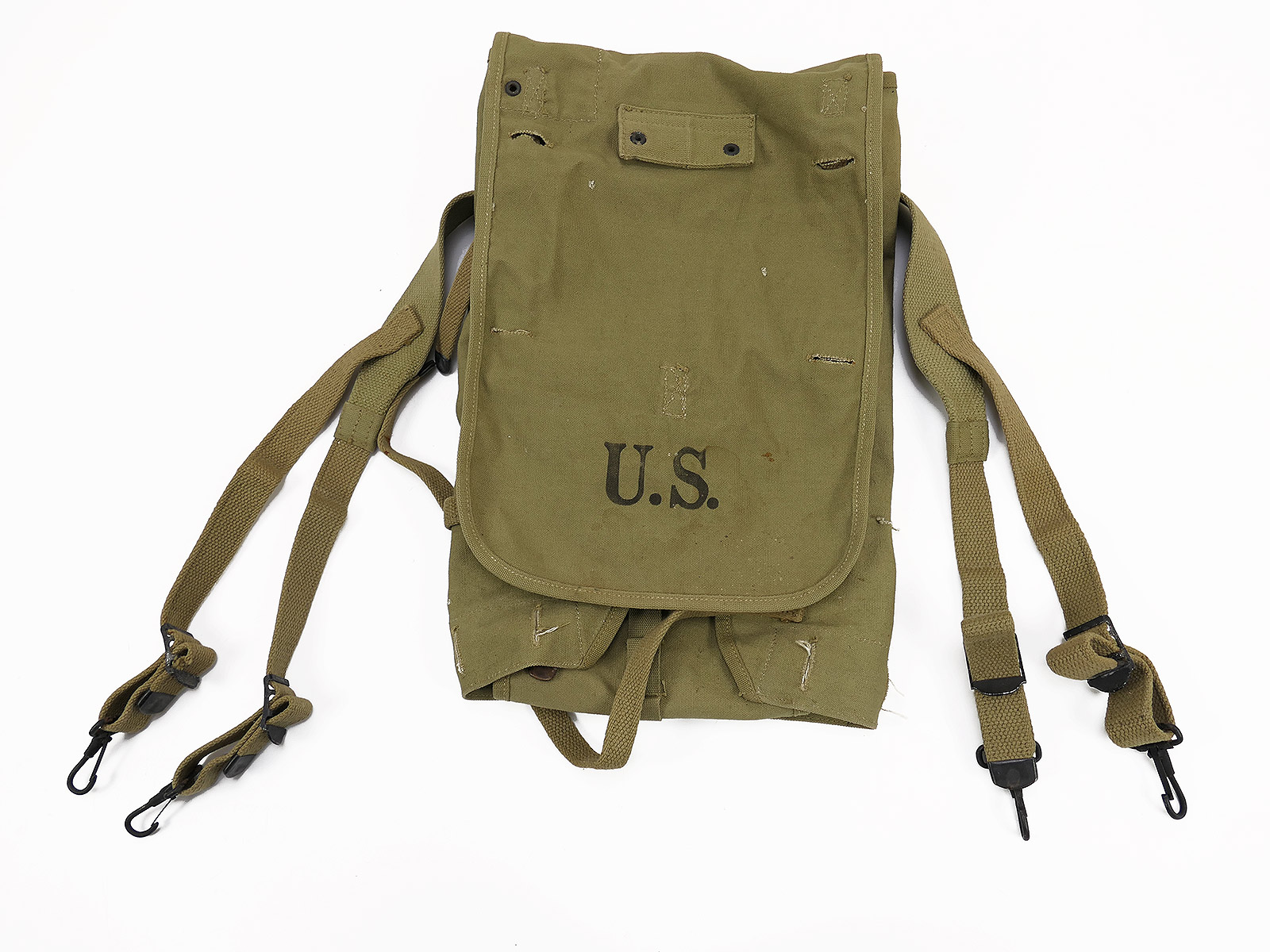 Original US Army WW2 M-1928 khaki haversack, 1942 / Collection: BATTLE WORN 