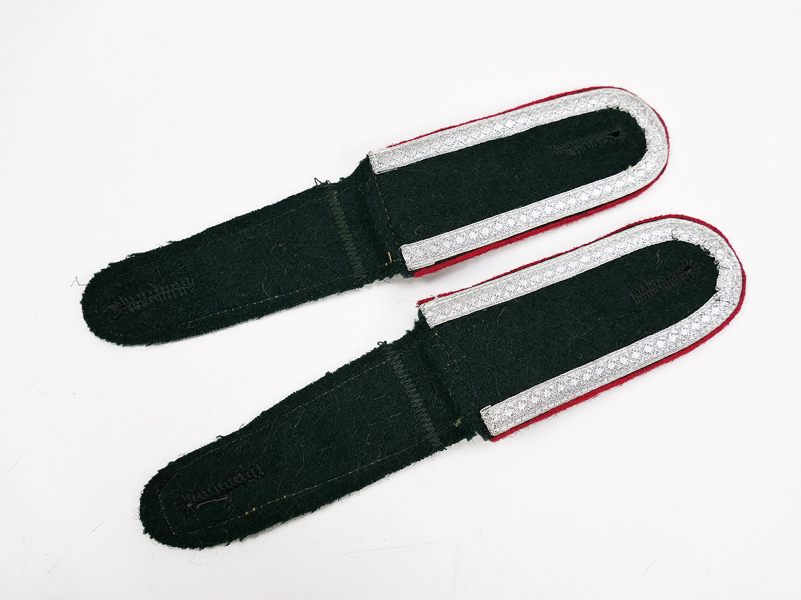Wehrmacht M36 epaulettes for artillery non-commissioned officers, for the M1936 field tunic