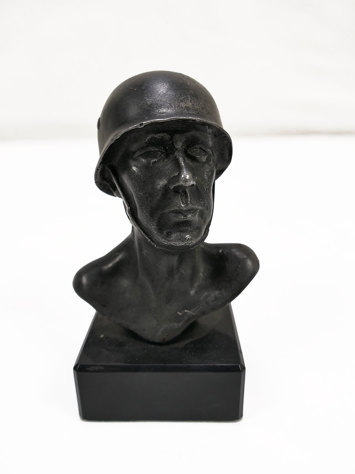 Air Force Paratrooper Reservist – small figurine / metal bust / torso on a stone plinth