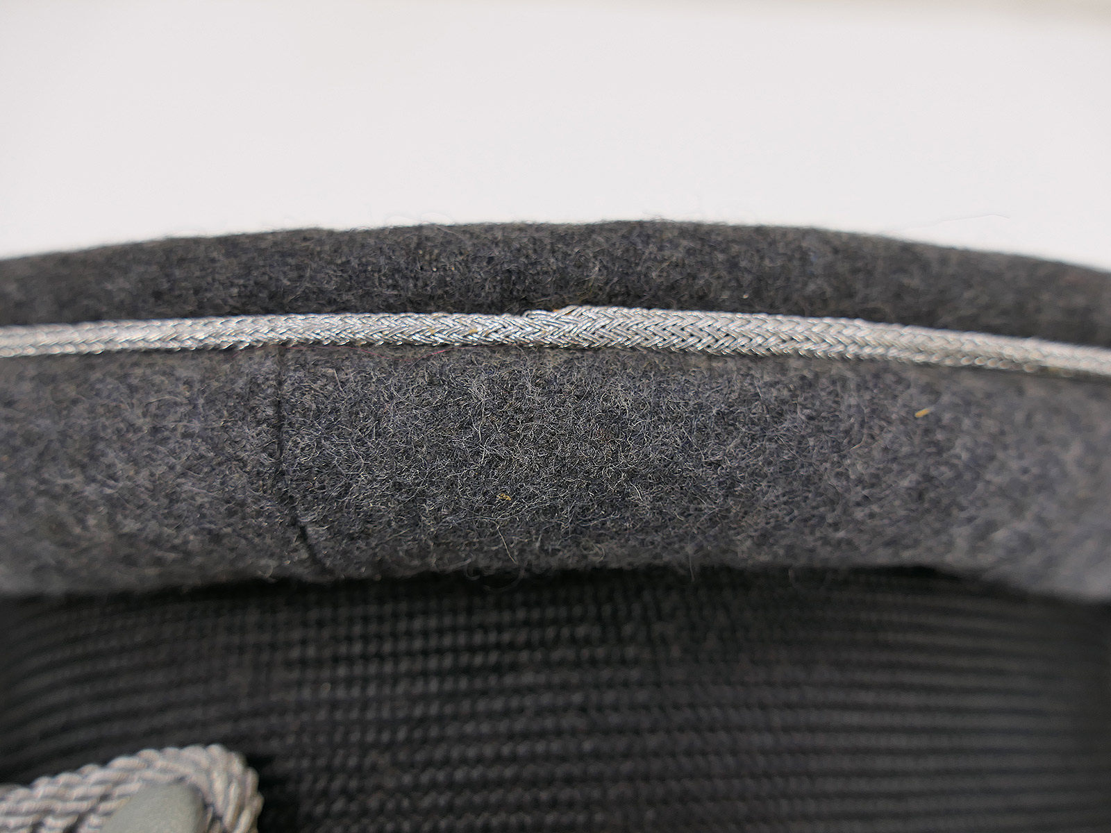Original LUFTWAFFEN officer’s peaked cap with hand-embroidered details – COLLECTION