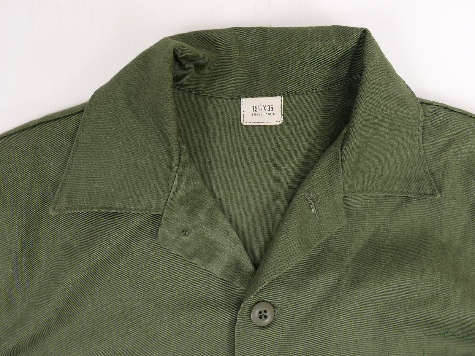 Lot comprising 16 US Army Utility Shirts (OG107) + 2 pairs of field trousers from the 1980s – MIXED