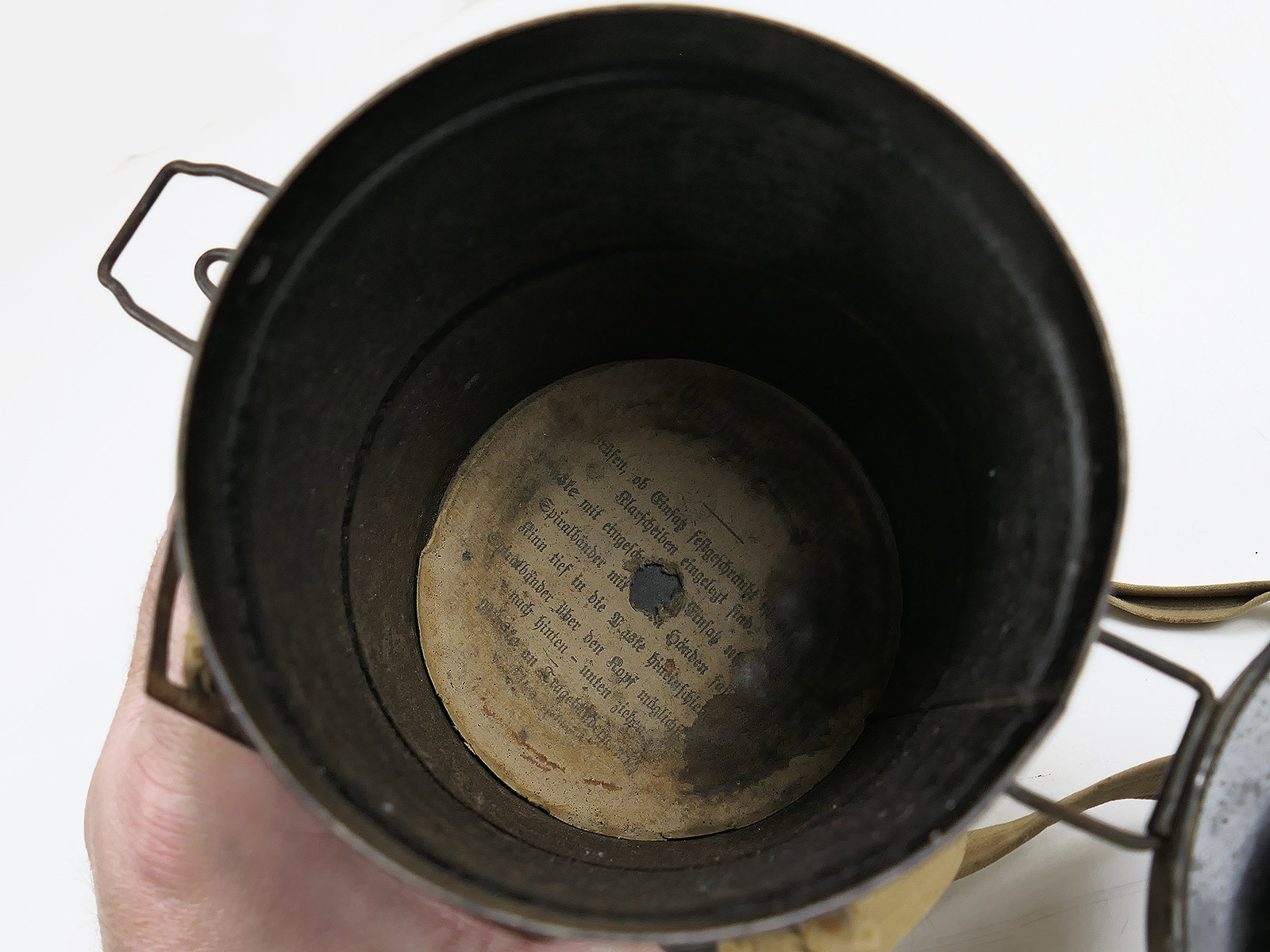 WK1 Original Leather Gas Mask M17 + Filter in Original Carry Case – COLLECTION BATTLE WORN