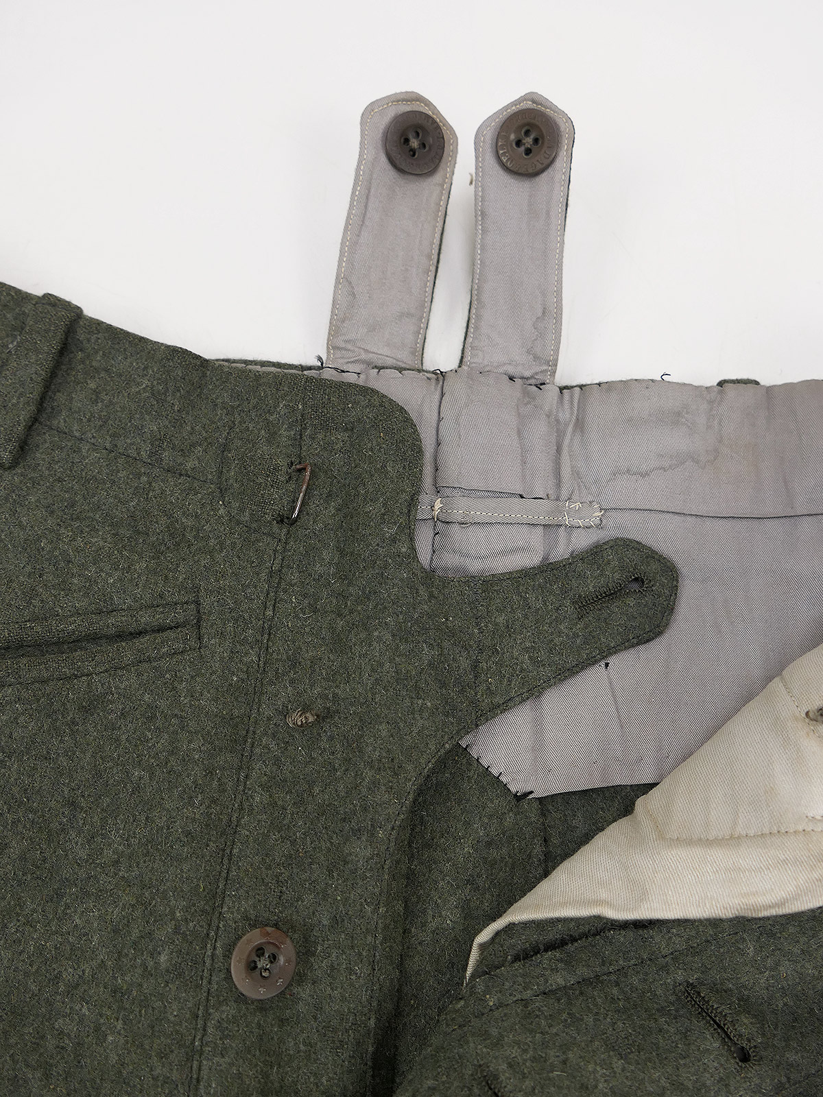 Original Wehrmacht Officer’s Field Jacket M36, Captain, Artillery, complete with breeches – COLLECTION