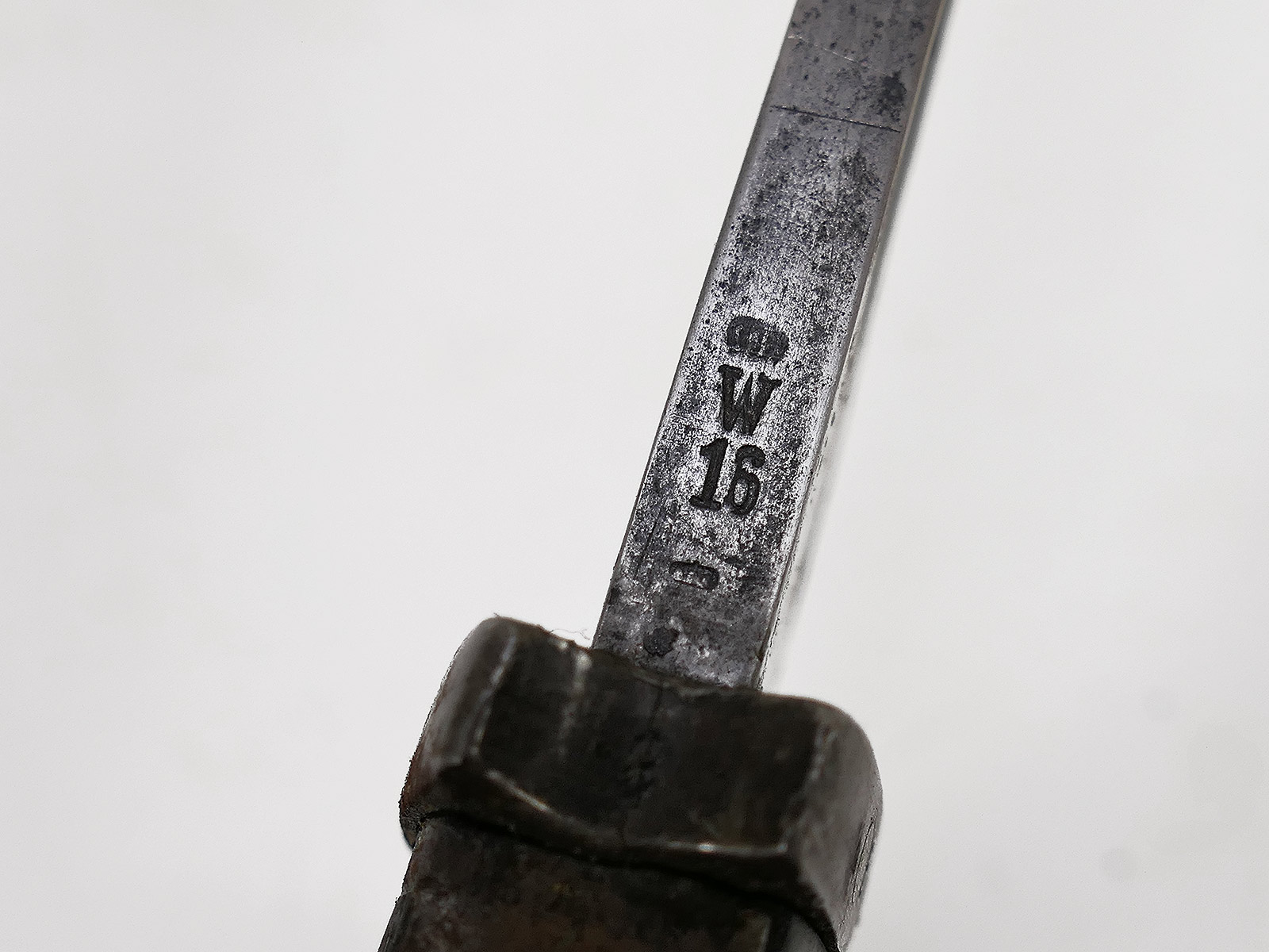 WK1 M98/05 bayonet, Mauser A.G. Oberndorf 1916, with acceptance mark and belt lug