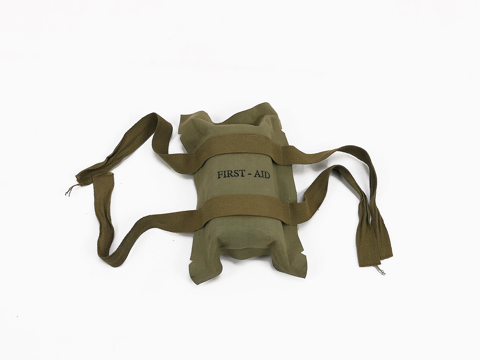 US Paratrooper First Aid Kit / First Aid Kit Dummy 