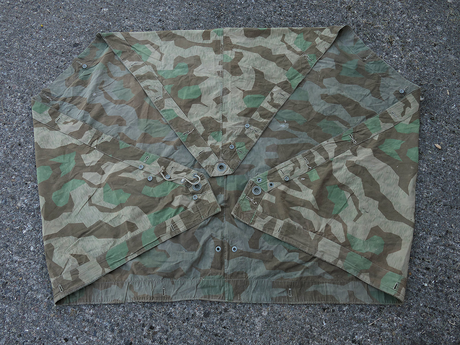 Original Wehrmacht M31 tent canvas, splinter camouflage, camouflage tent fabric, manufacturer’s mark: BATTLE WORN