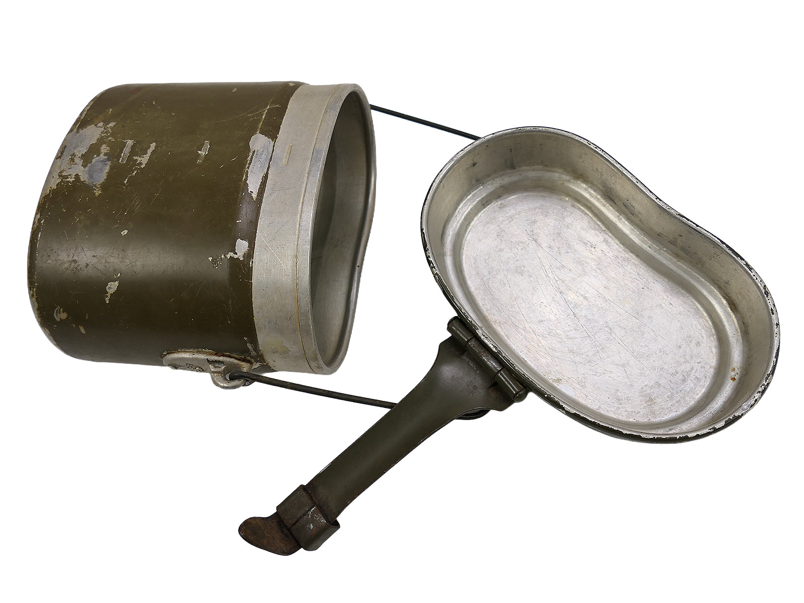 Wehrmacht cookware, manufacturer OHW 44, with leather strap – COLLECTION BATTLE WORN