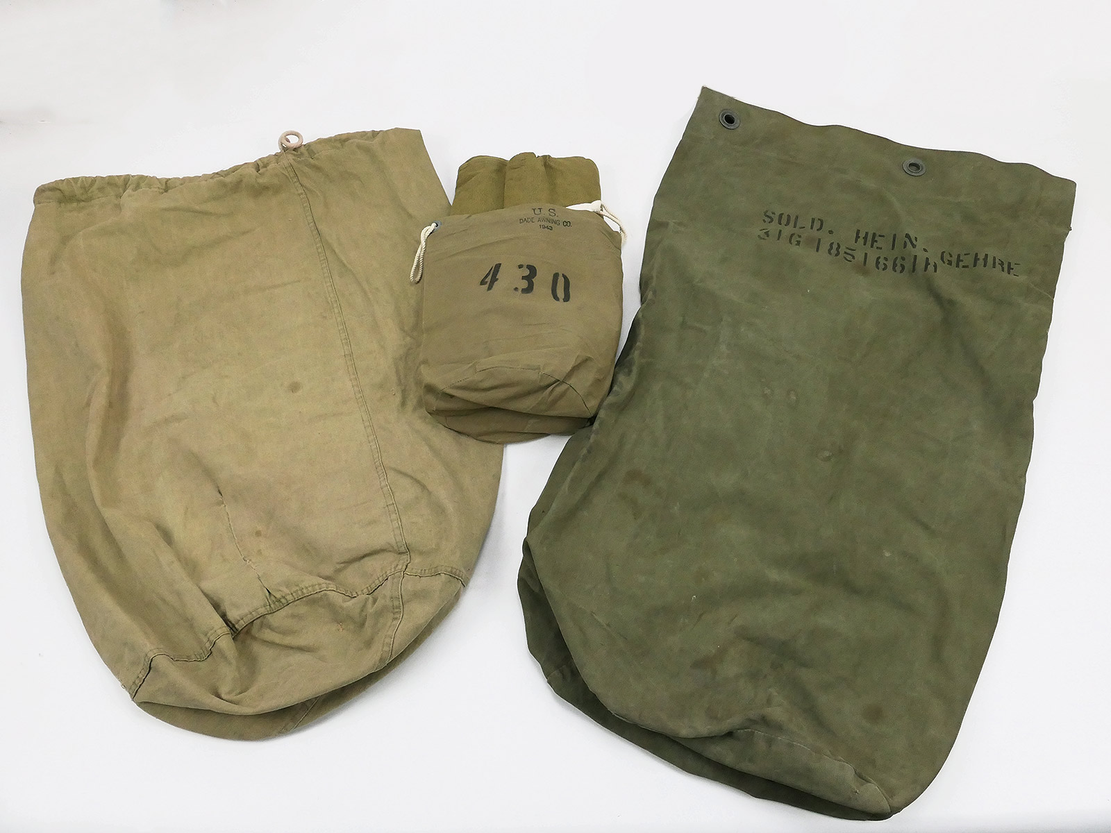 P1213461 US WW2 Convolute Personal bag 1943 mosquito net 1942 duffle bag laundry bag