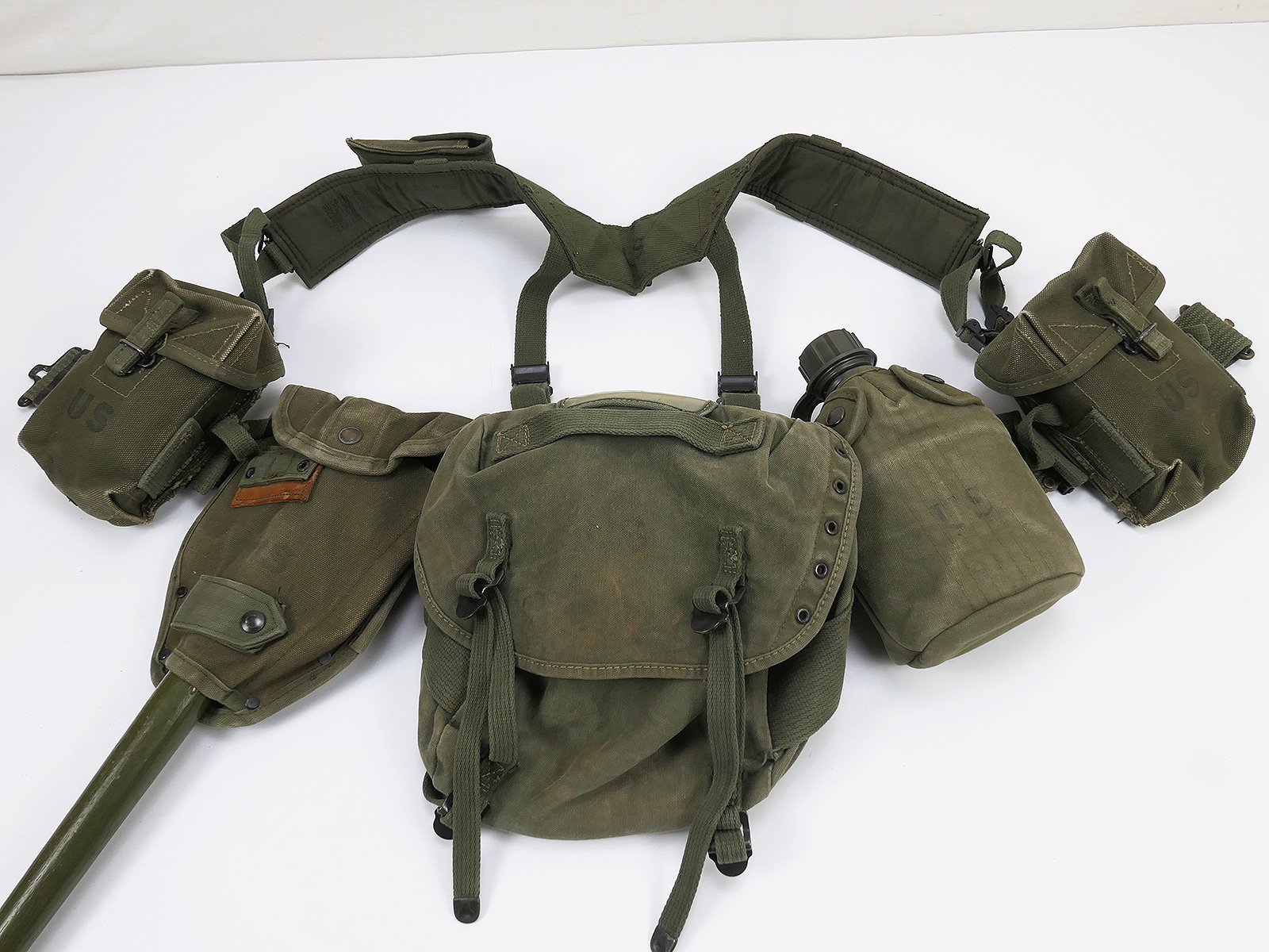 US Army Vietnam Assault Pack M-1956 Pack - Pistol Belt Bags Pouches Buttpack Suspenders Folding Spades
