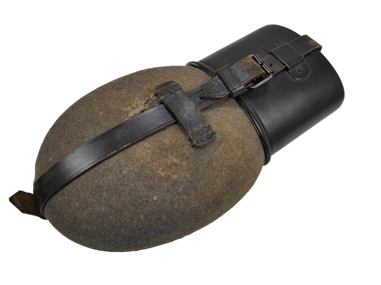 Wehrmacht canteen with aluminium cup – COLLECTION BATTLE WORN