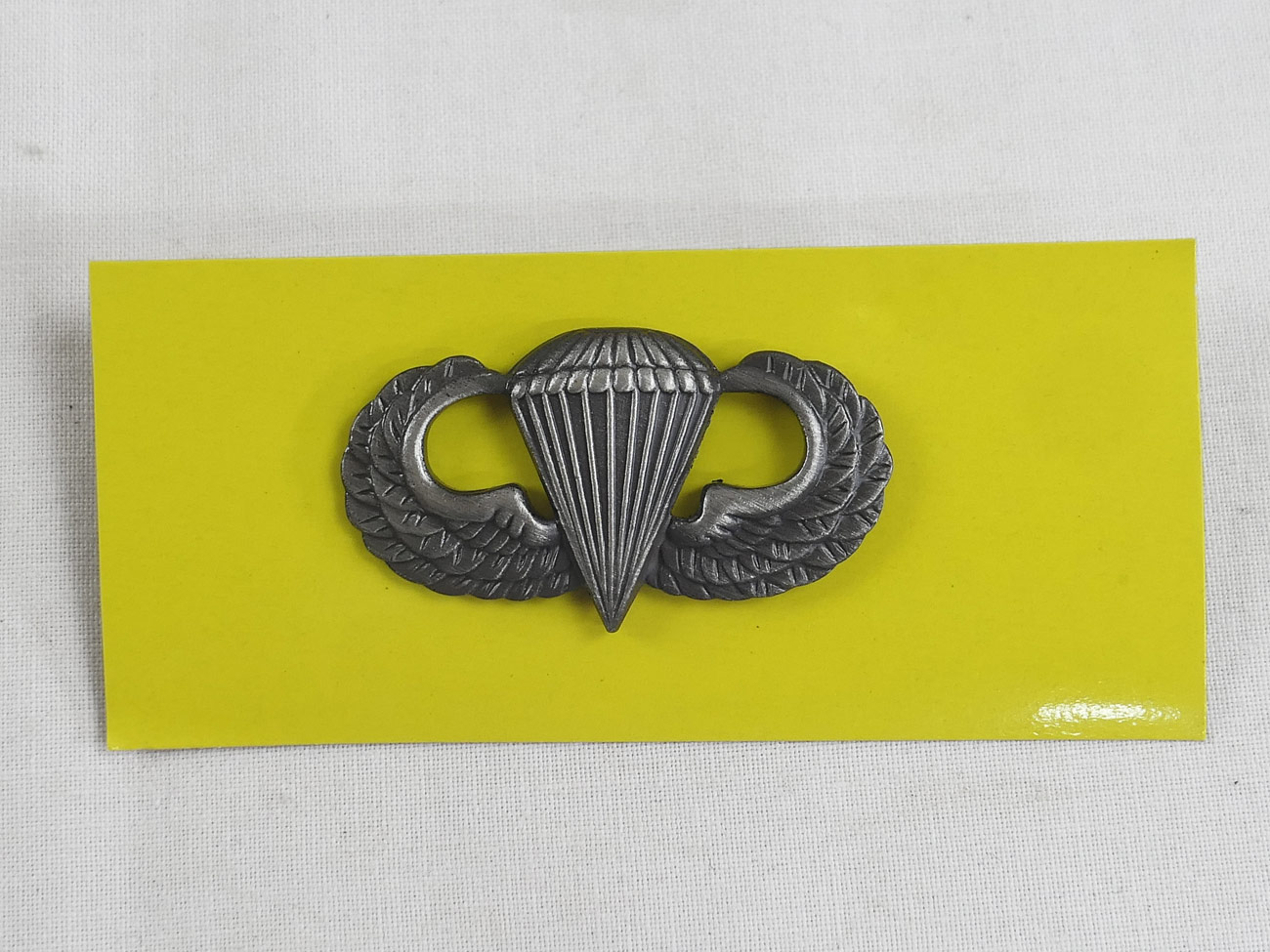 US METAL BASIC JUMPERS BADGE