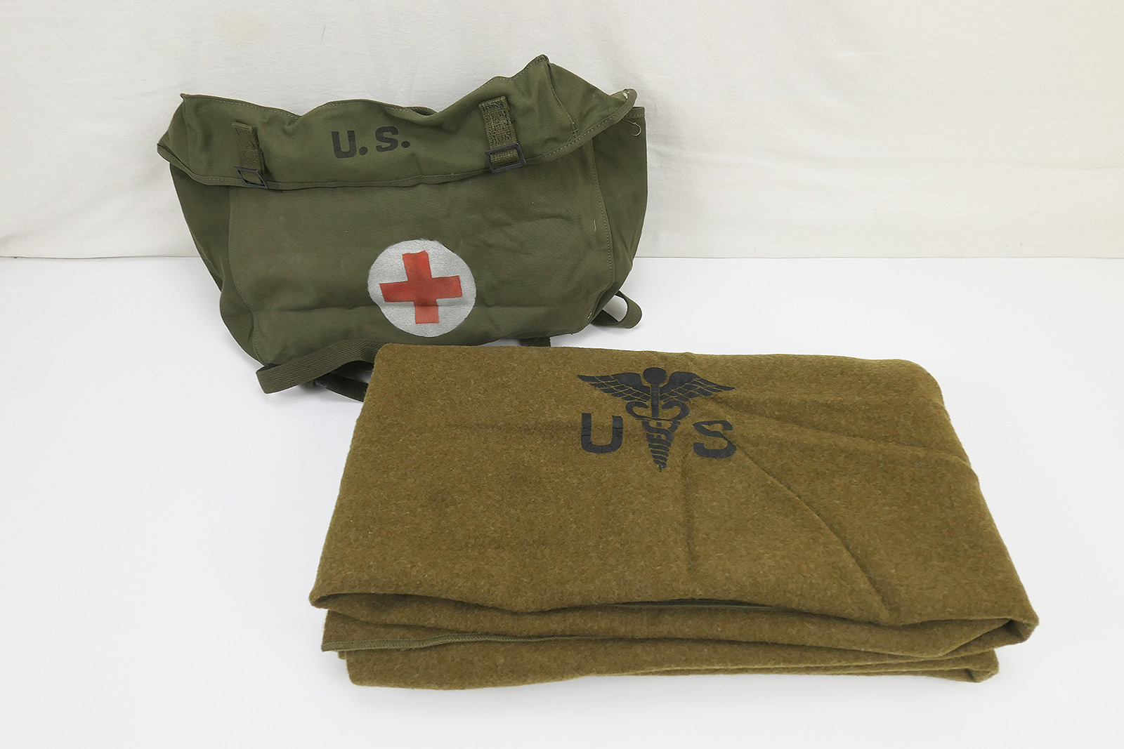 #2 US Medic Pack Field Cargo M-1945 Bag + Wool virgin Blanket Aesculab Blanket Red Cross