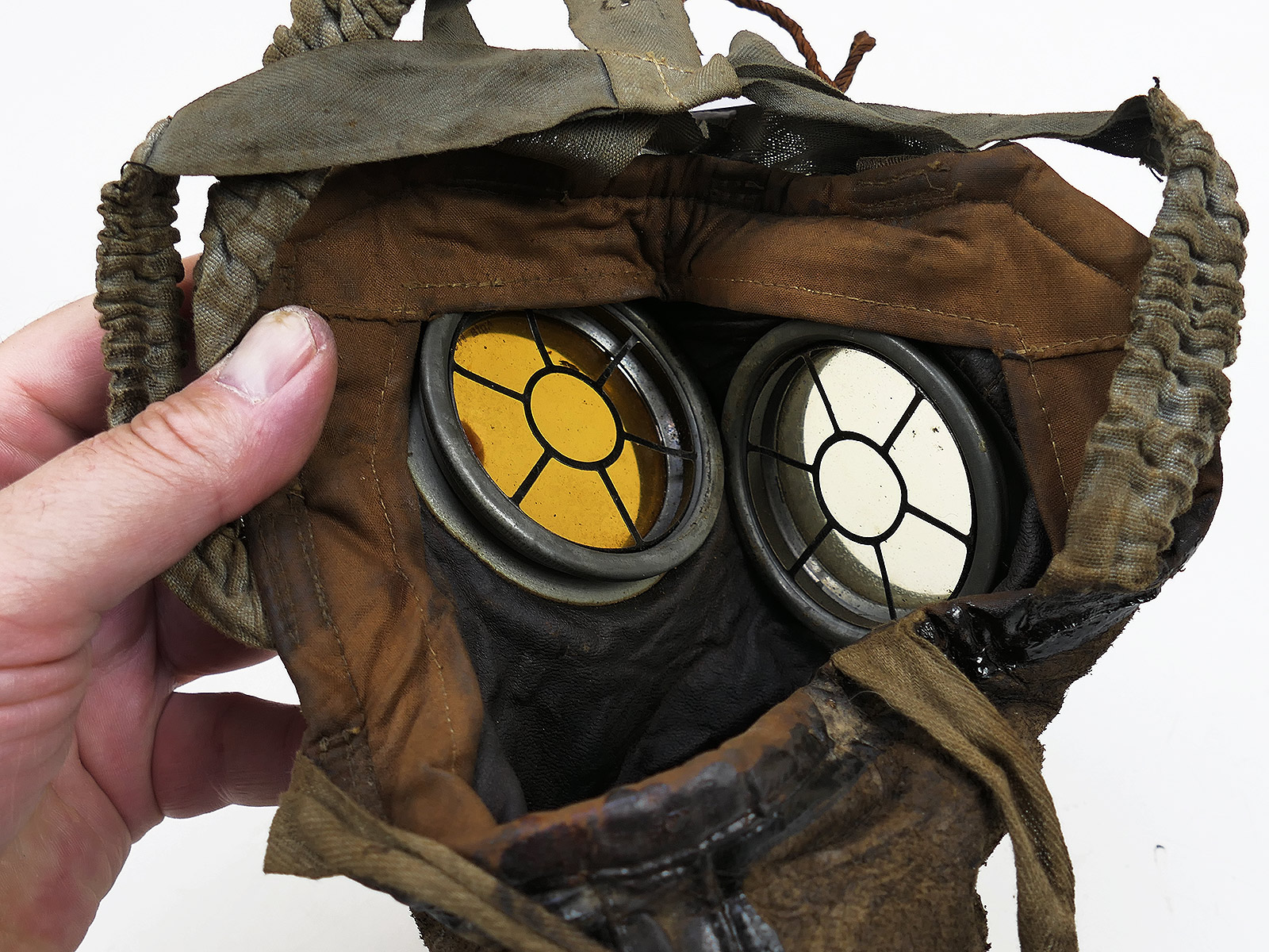 WK1 Original Leather Gas Mask M17 + Filter in Original Carry Case – COLLECTION BATTLE WORN
