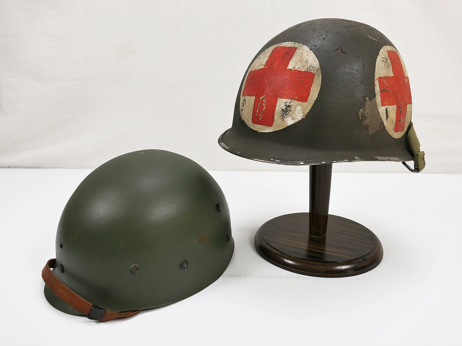 US ARMY Type WW2 M1 steel helmet Red Cross medic helmet + liner chin strap