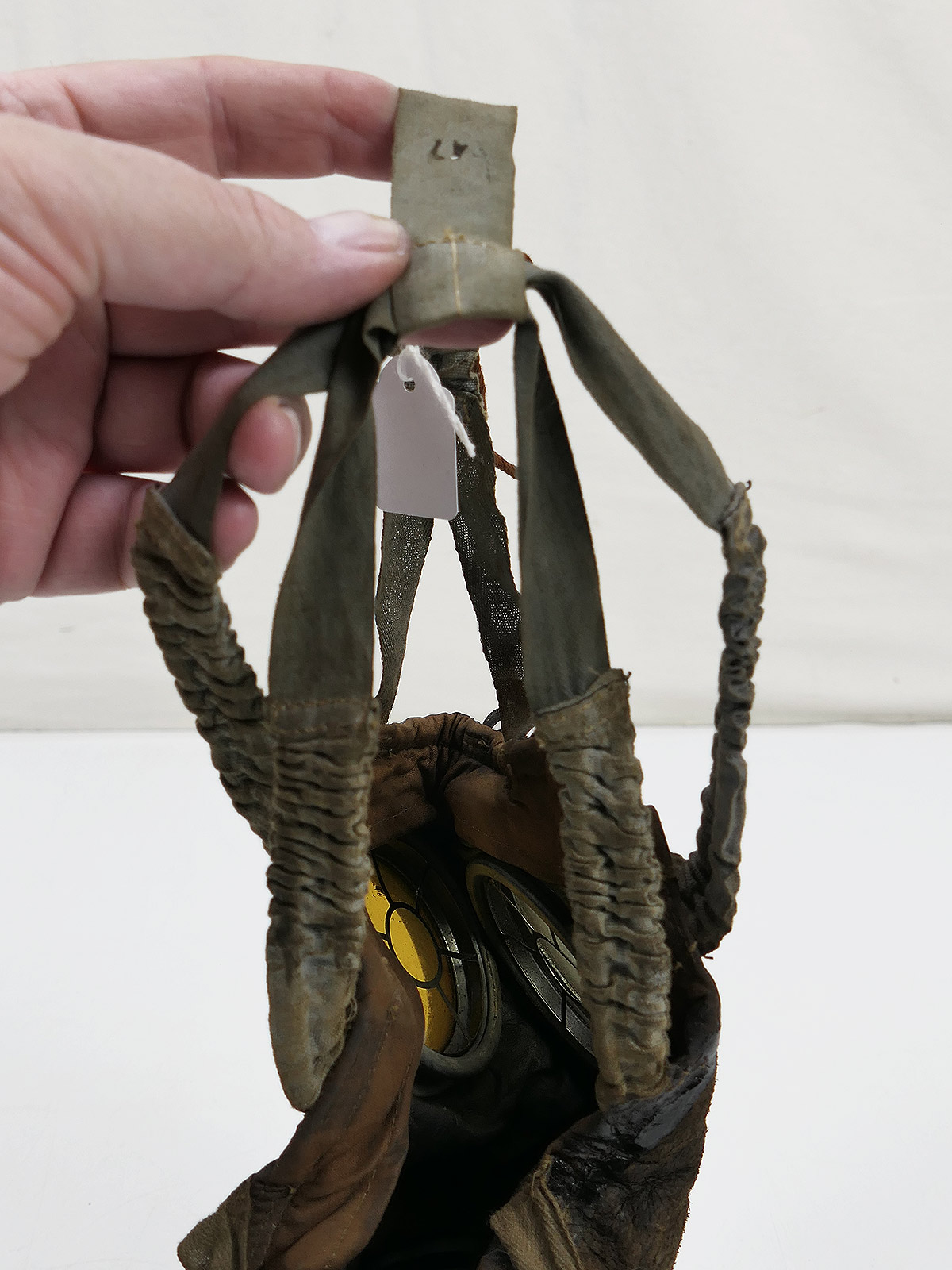 WK1 Original Leather Gas Mask M17 + Filter in Original Carry Case – COLLECTION BATTLE WORN