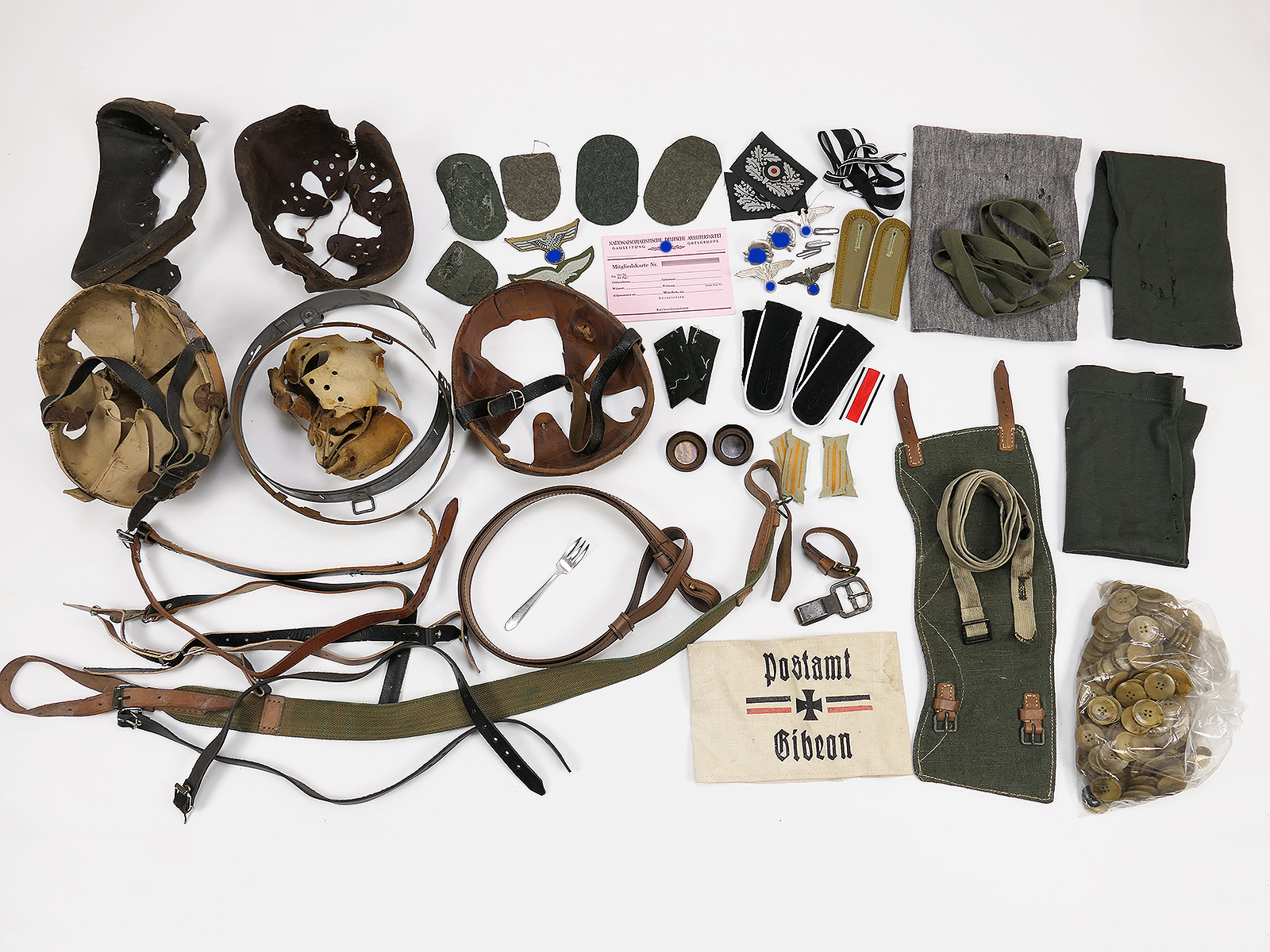 Militaria Konvolut effects badges epaulettes straps tube scarf chinstrap ANSEHEN 