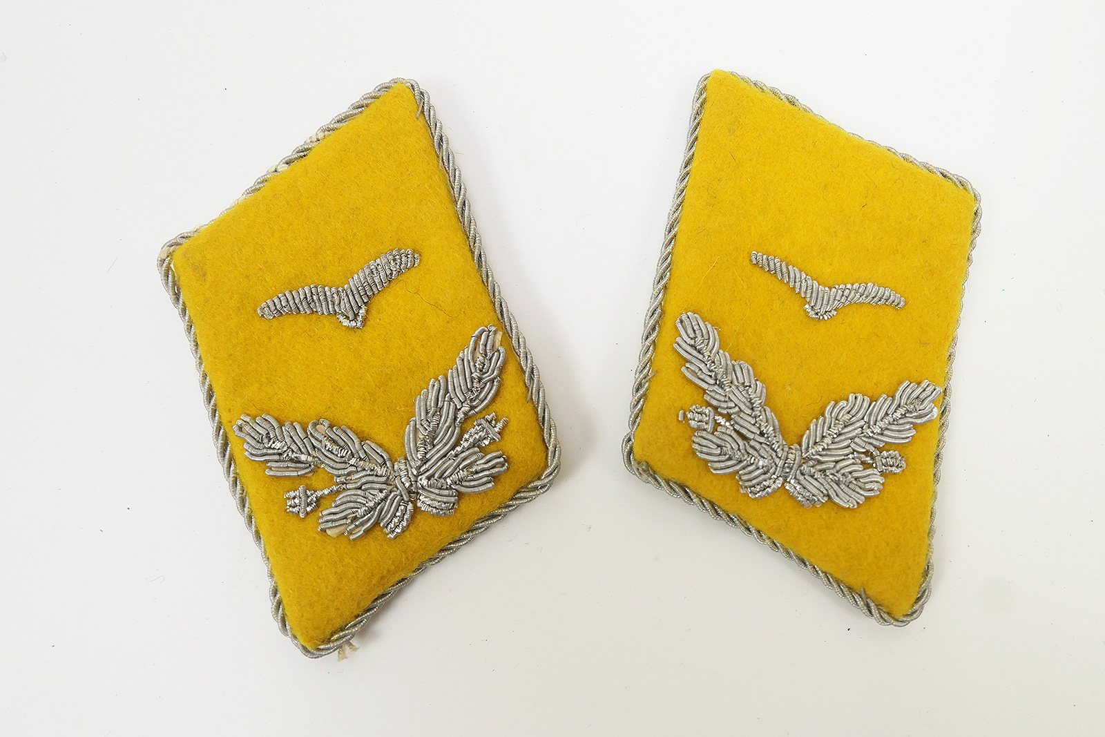 Collar mirror air force lieutenant