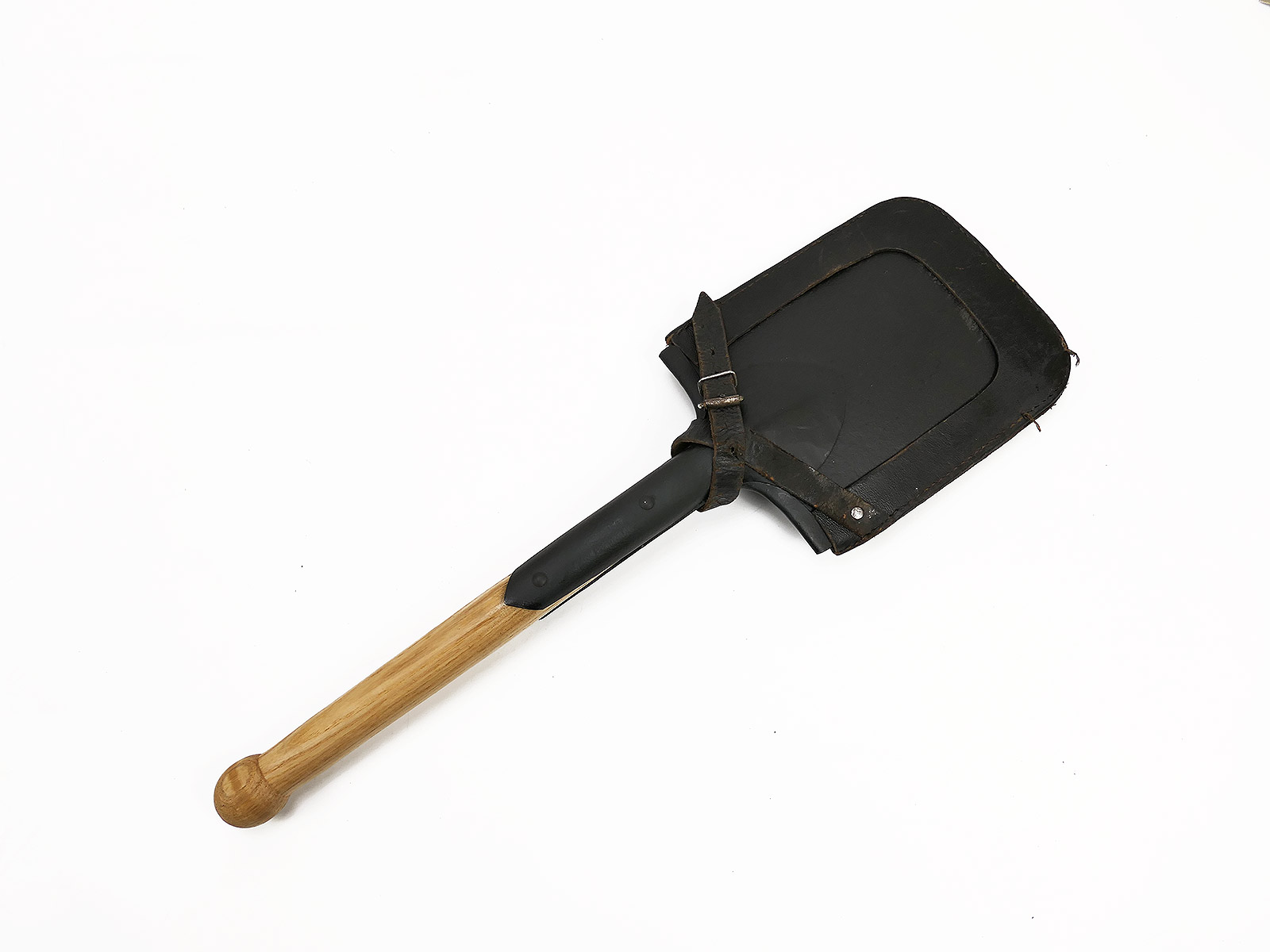 Single piece WW2 Wehrmacht infantry spade shovel entrenching tool with spade bag