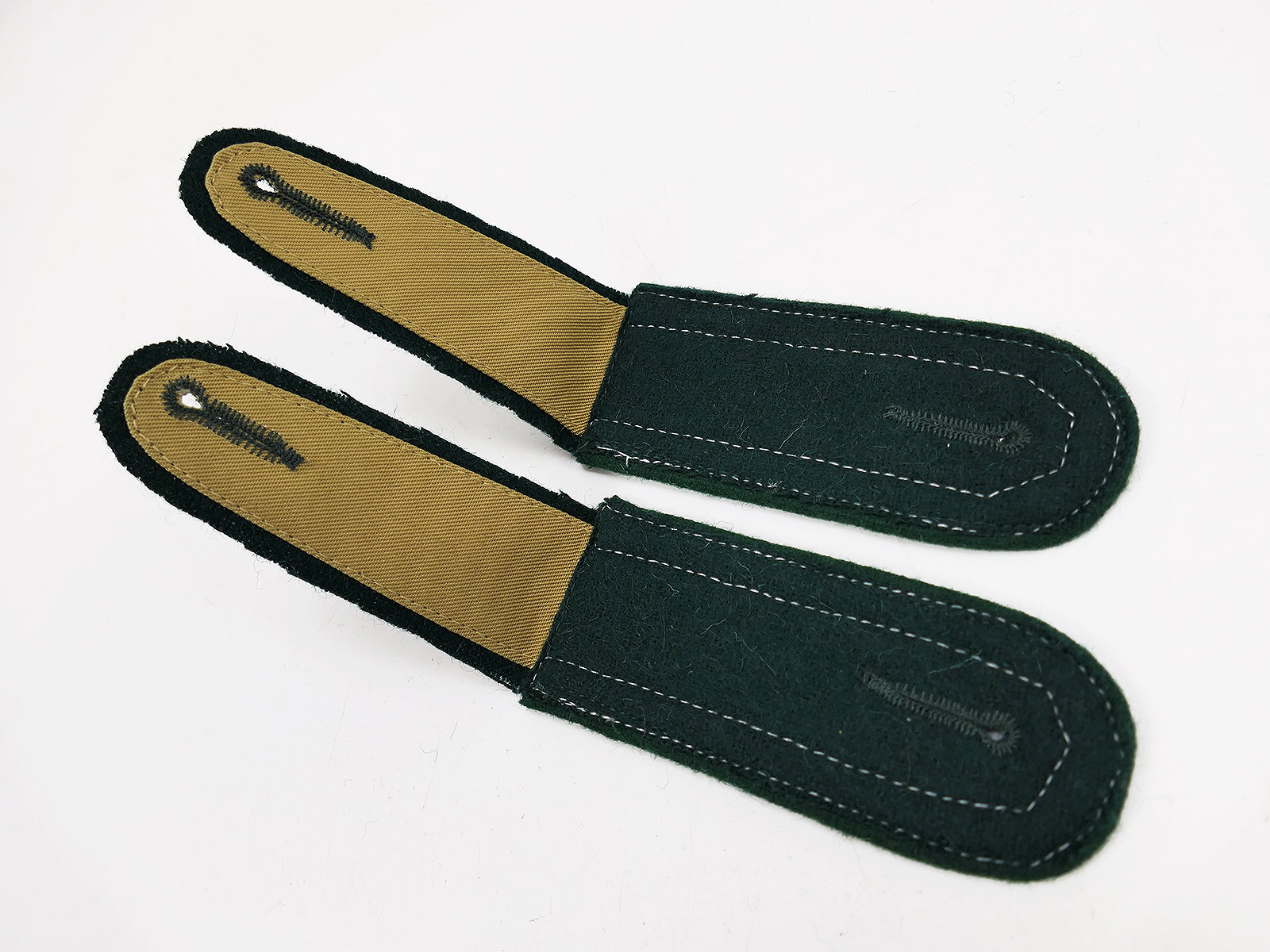 Wehrmacht M36 epaulettes for non-commissioned officers of the Mountain Infantry, for the M1936 field tunic