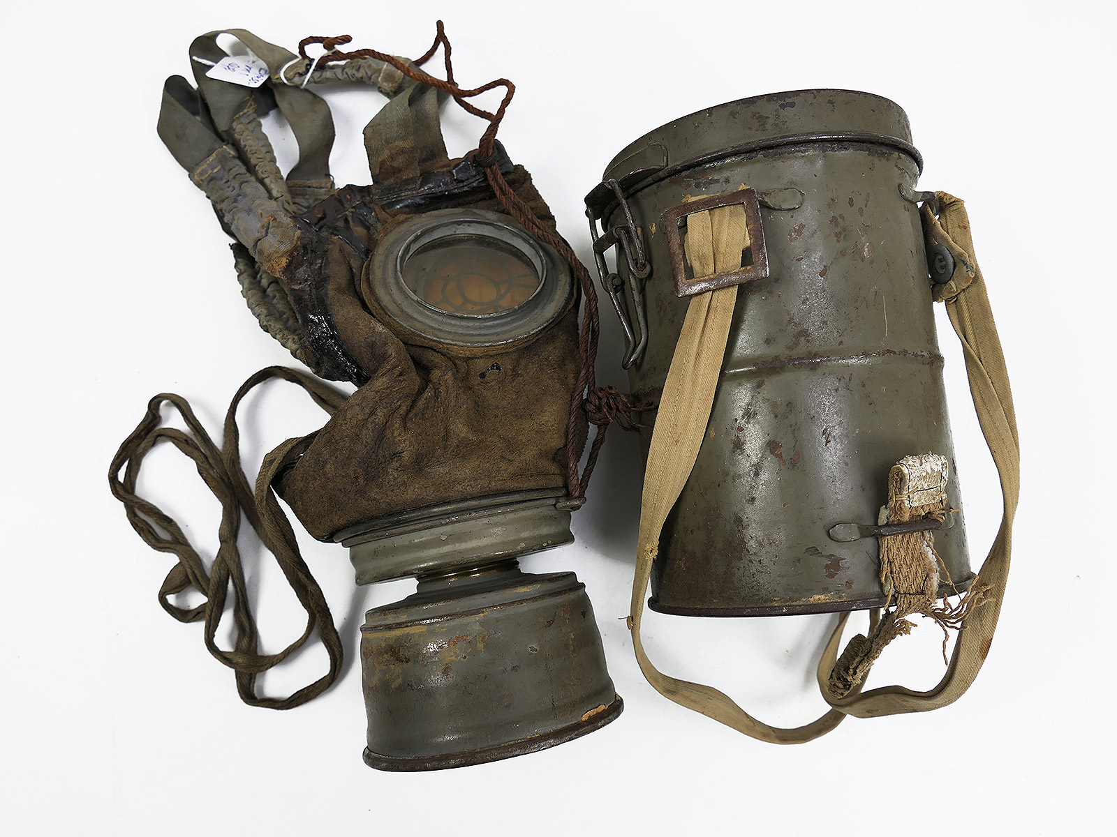 WK1 Original Leather Gas Mask M17 + Filter in Original Carry Case – COLLECTION BATTLE WORN