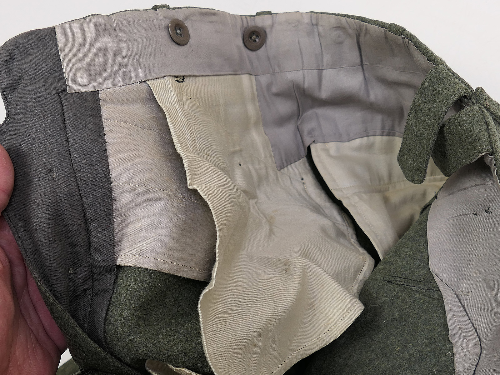 Original Wehrmacht Officer’s Field Jacket M36, Captain, Artillery, complete with breeches – COLLECTION
