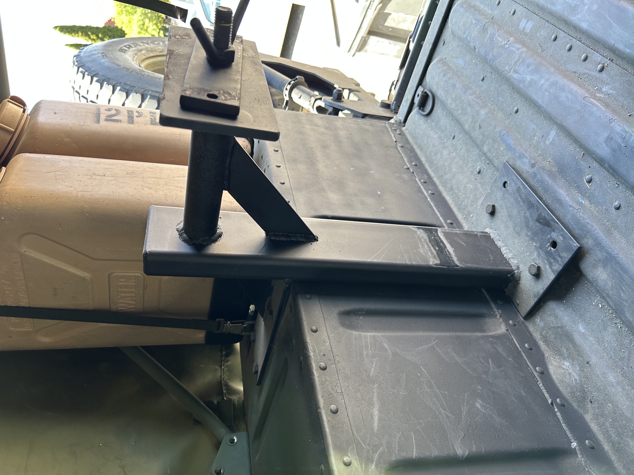 Spare wheel mount with screws, complete set for Humvee M998 Hummer truck