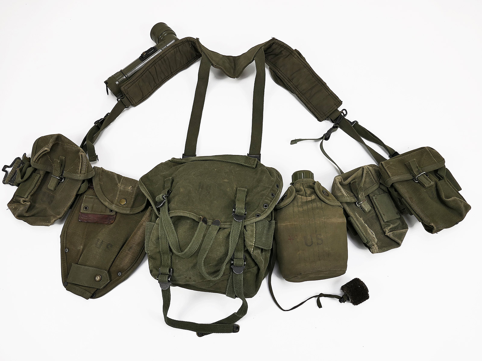 #CC/ US Army Vietnam Assault Pack M-1956 Pack - Pistol Belt Bags Pouches Buttpack Suspenders Flask