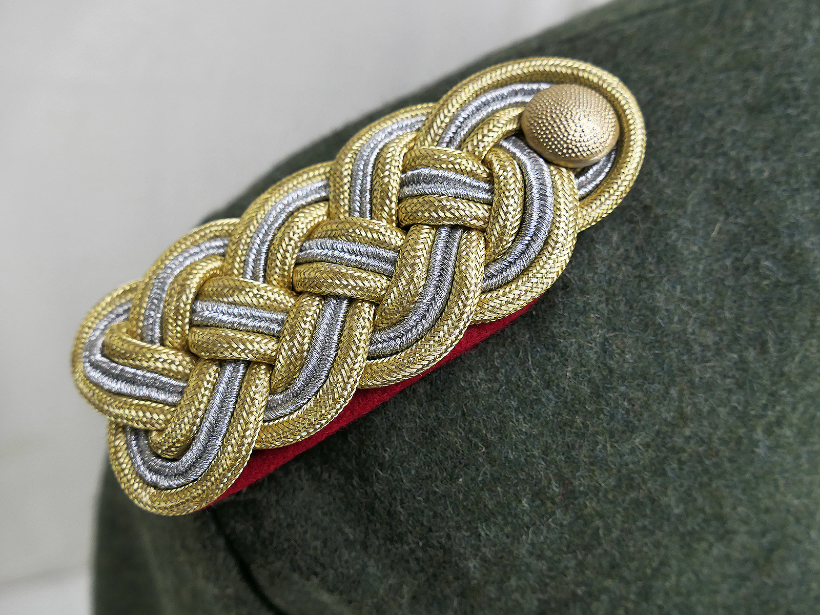 Wehrmacht M36 uniform field tunic, General’s Grade 54, with Knight’s Cross of the Pour le Mérite and the Spain Cross, worn