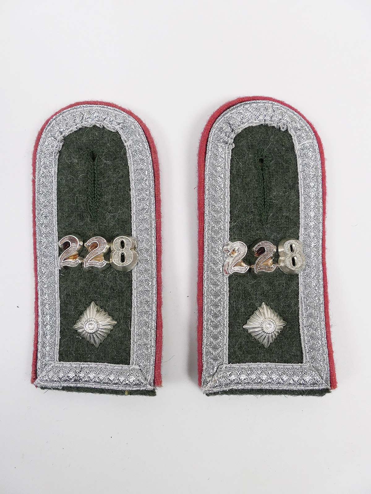 Feldwebel epaulettes Panzerjäger 228 with metal overlays type M40 for field blouse